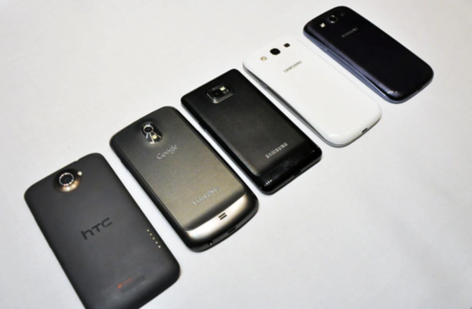 All the top dogs in a row - from left to right: HTC One X, Samsung Galaxy Nexus, Samsung Galaxy S II, and the Samsung Galaxy S III (White & Blue).