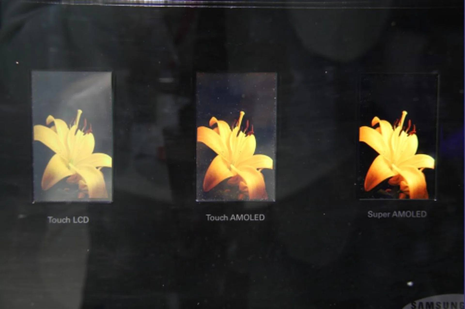Here's a comparison of the brightness level and depth among Touch LCD, Touch AMOLED and Super AMOLED. 