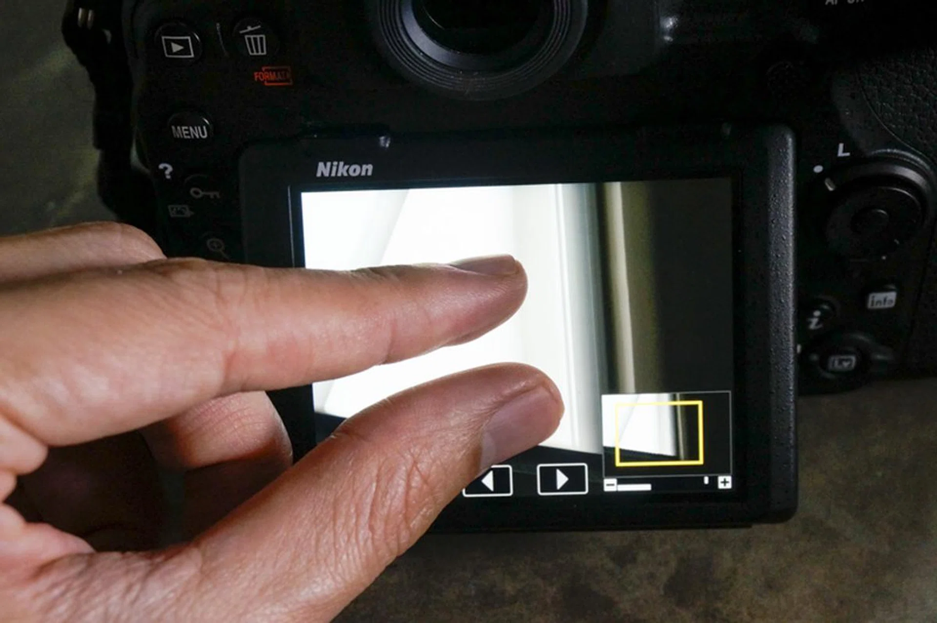 Easily zoom in to review images like you would with a smartphone.