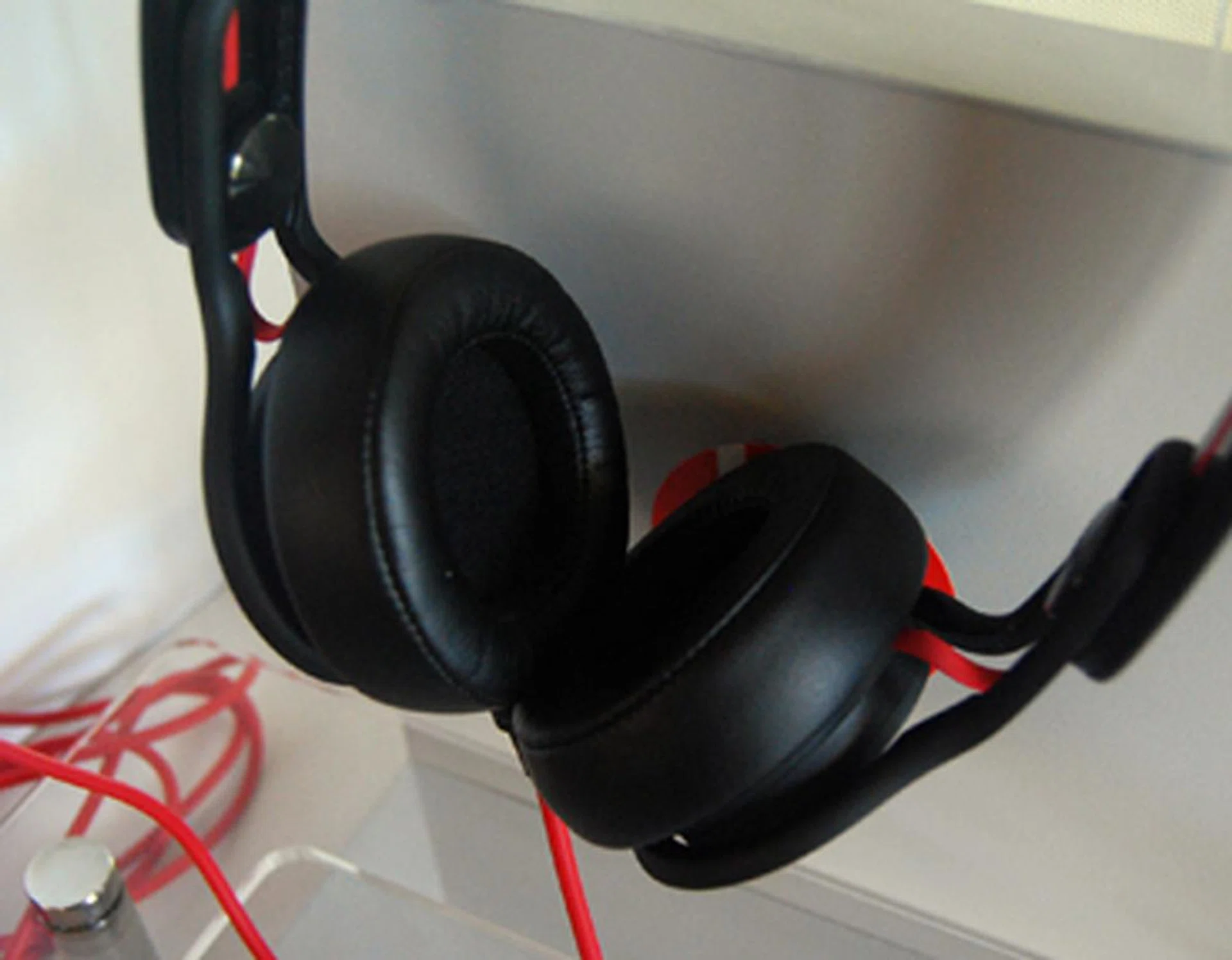 We found the ear-cups to be slightly on the smaller side and the overall fit to be too snug for our liking.