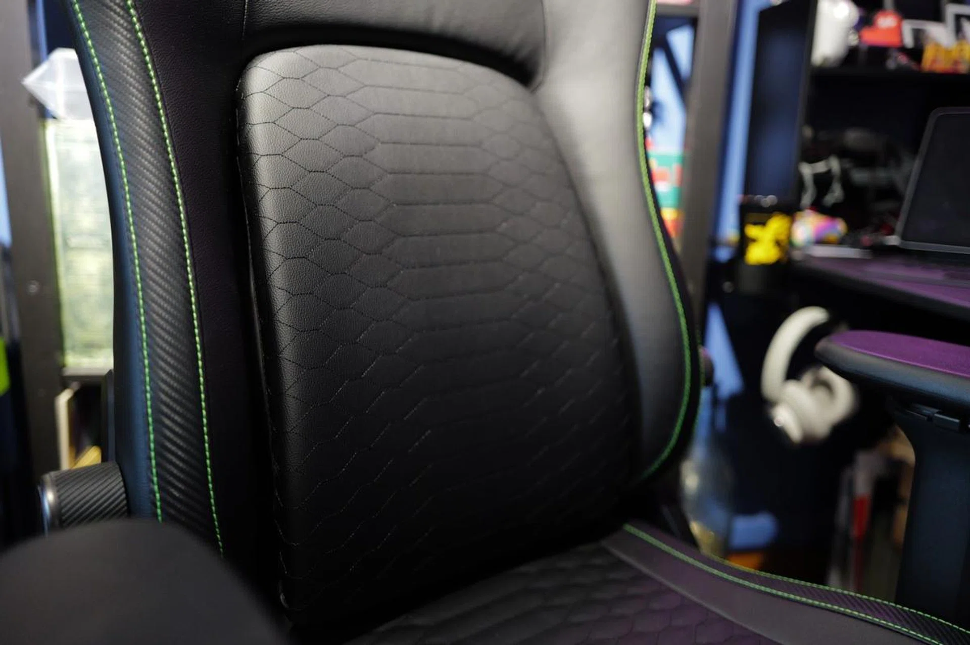 Unique to the Iskur V2 is the new 6D lumbar support feature.