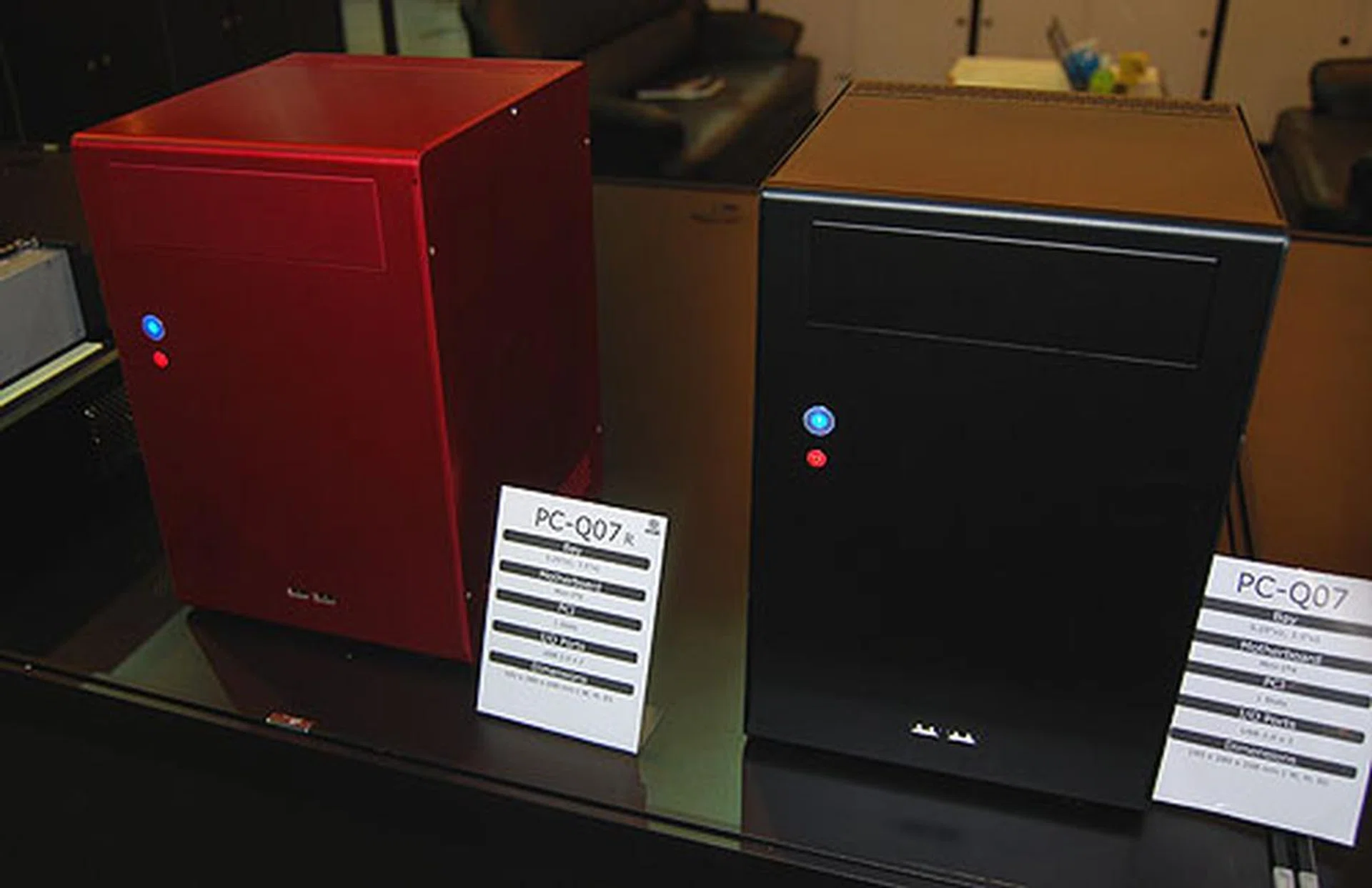  For those who want something small and unobtrusive, the mini-tower PC-Q07 has sufficient space for one 3.5" and one 5.25" inch drive bays, along with space for one 2.5". It supports micro-ITX form factors with only a single expansion slot.  
