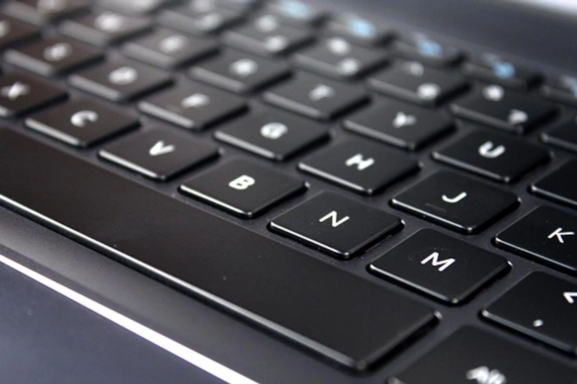 The chiclet keys on the Series 9 aren't as good as the ones in last year's model. They're shallow and wobbly, but using it could be a matter of getting used to.