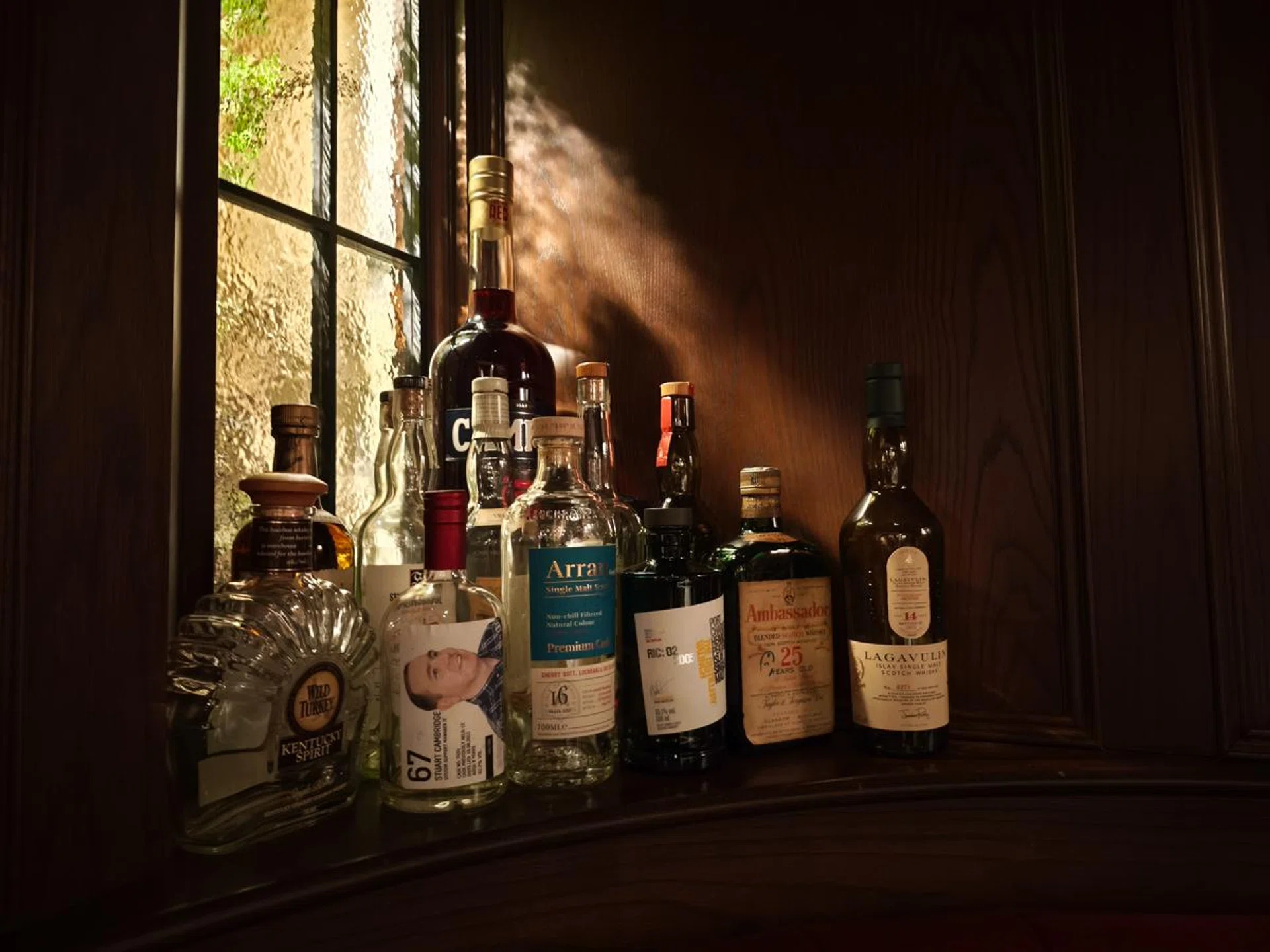 Low light shot, main camera. Photo: HWZ.