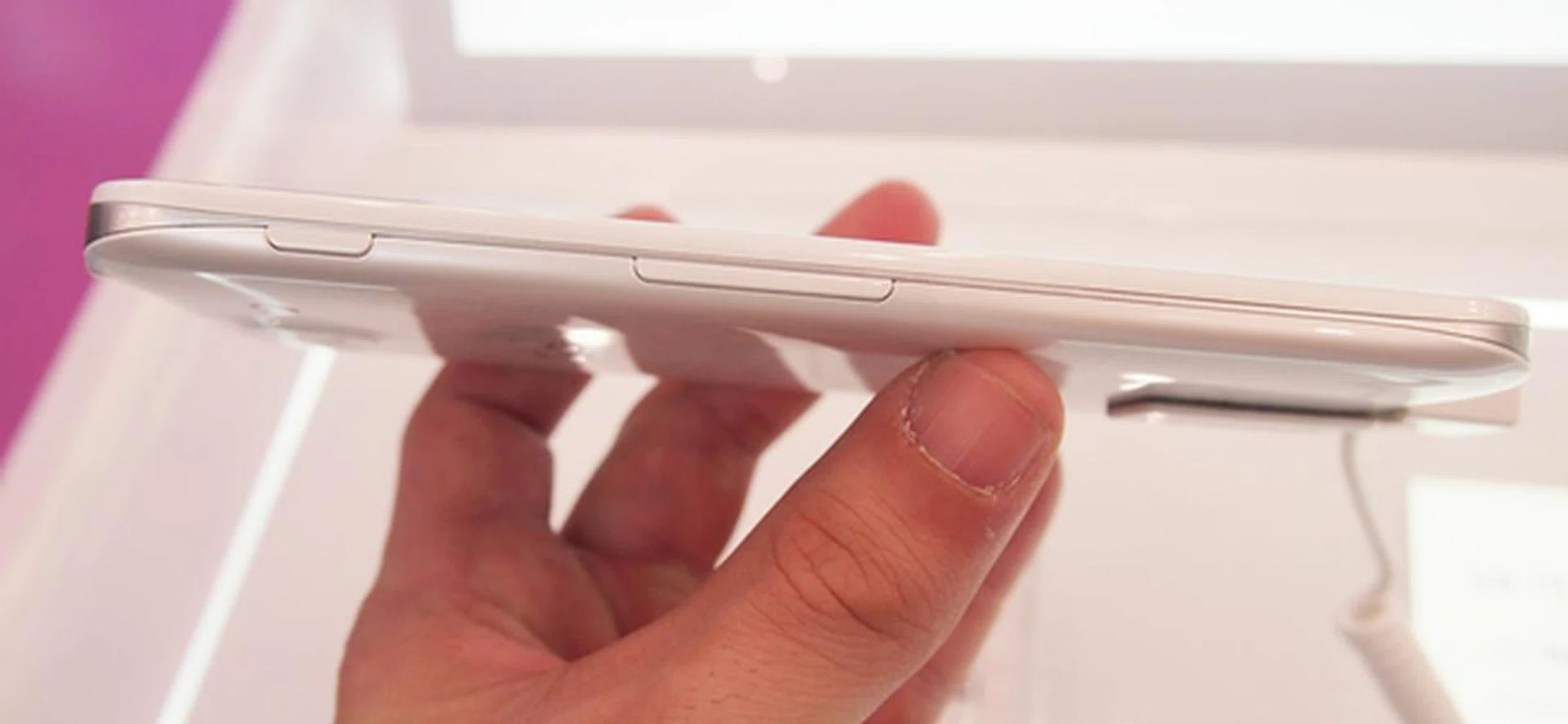 You will find the Q Button and volume controls on the left side of the LG Optimus G Pro. More details on the Q Button will be shared later in the article.