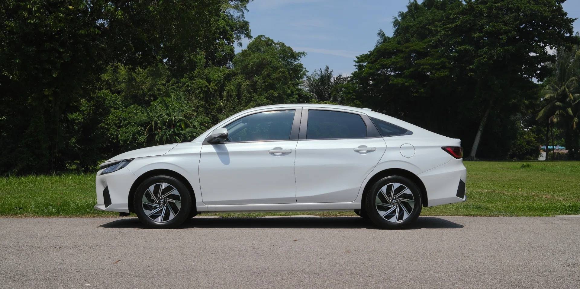 Toyota Vios Hybrid side profile