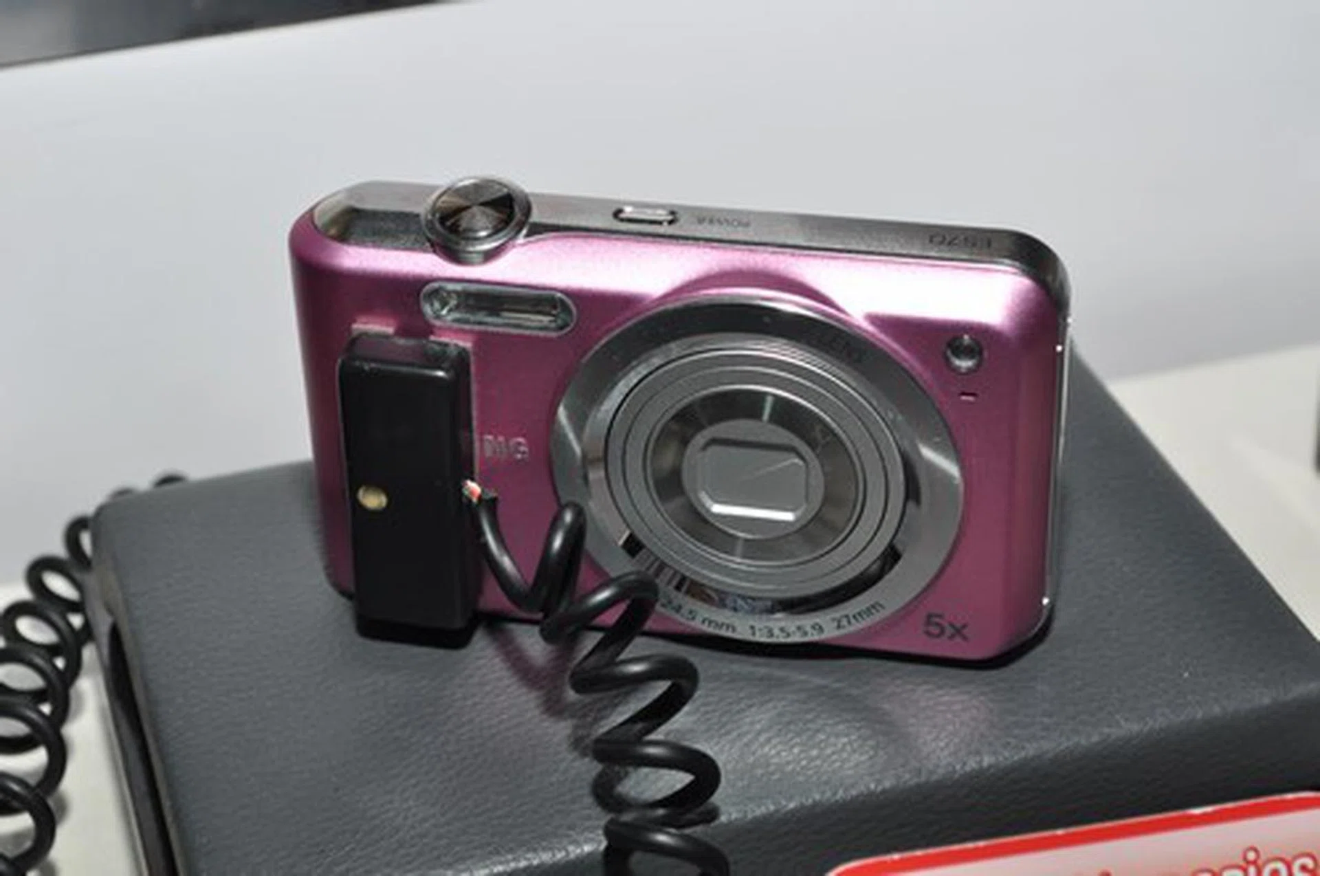 Samsung lists the 12MP, 5x optical zoom ES70 as one of their best buys at the IT Show, now going for an affordable $139 (U.P. $249).