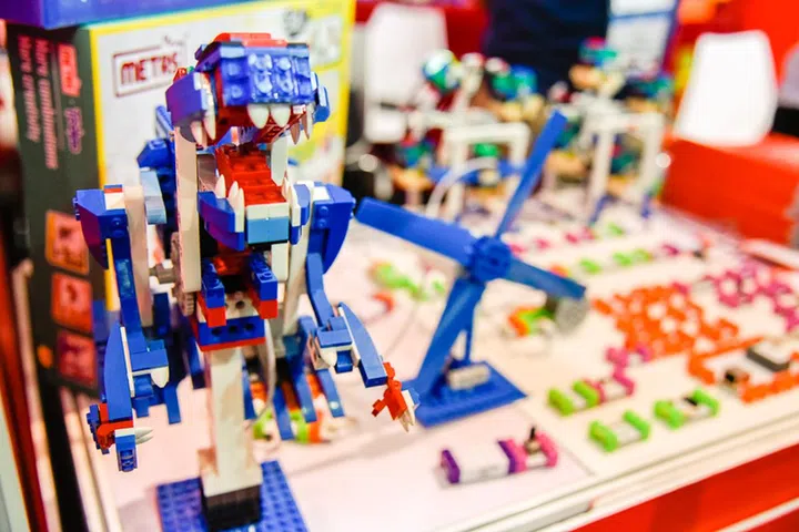 Metas makes educational bots that kids can build and learn to code with.