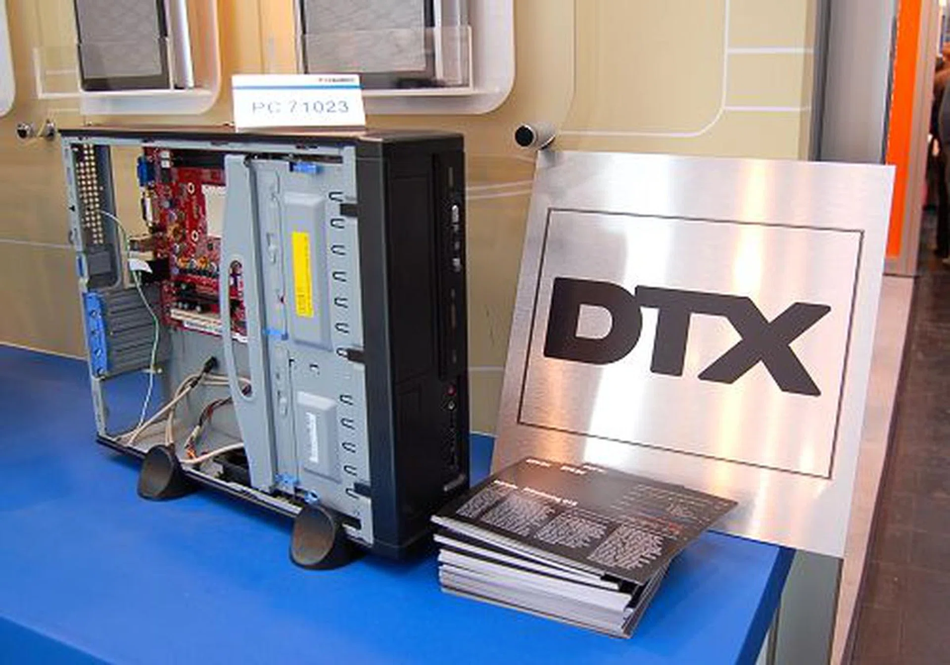  Of special interest here was their DTX casing, which was co-developed with AMD.  