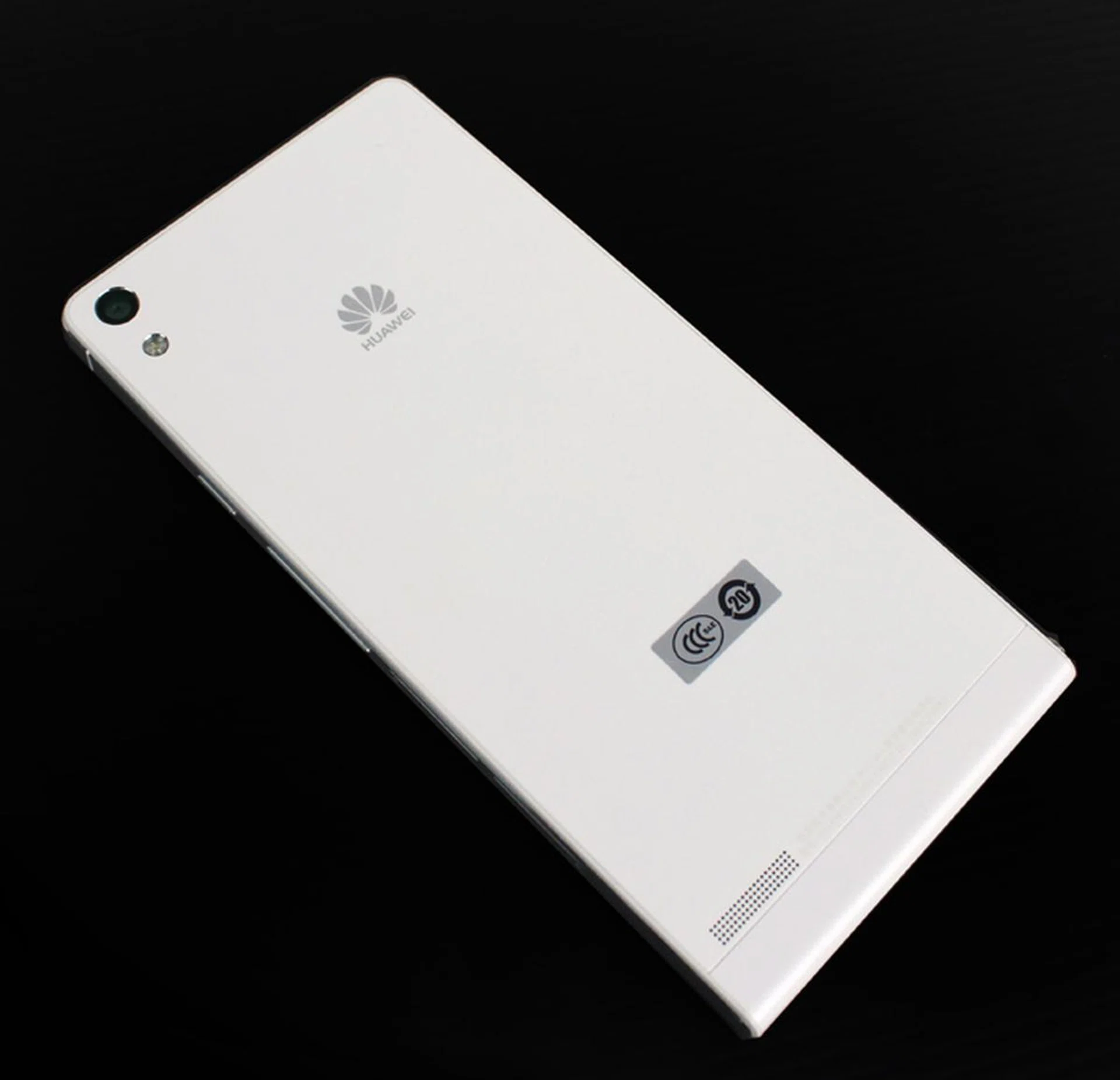 The black P6 has a black, brushed aluminum rear, while the white and pink models sport more modest matte finishes.