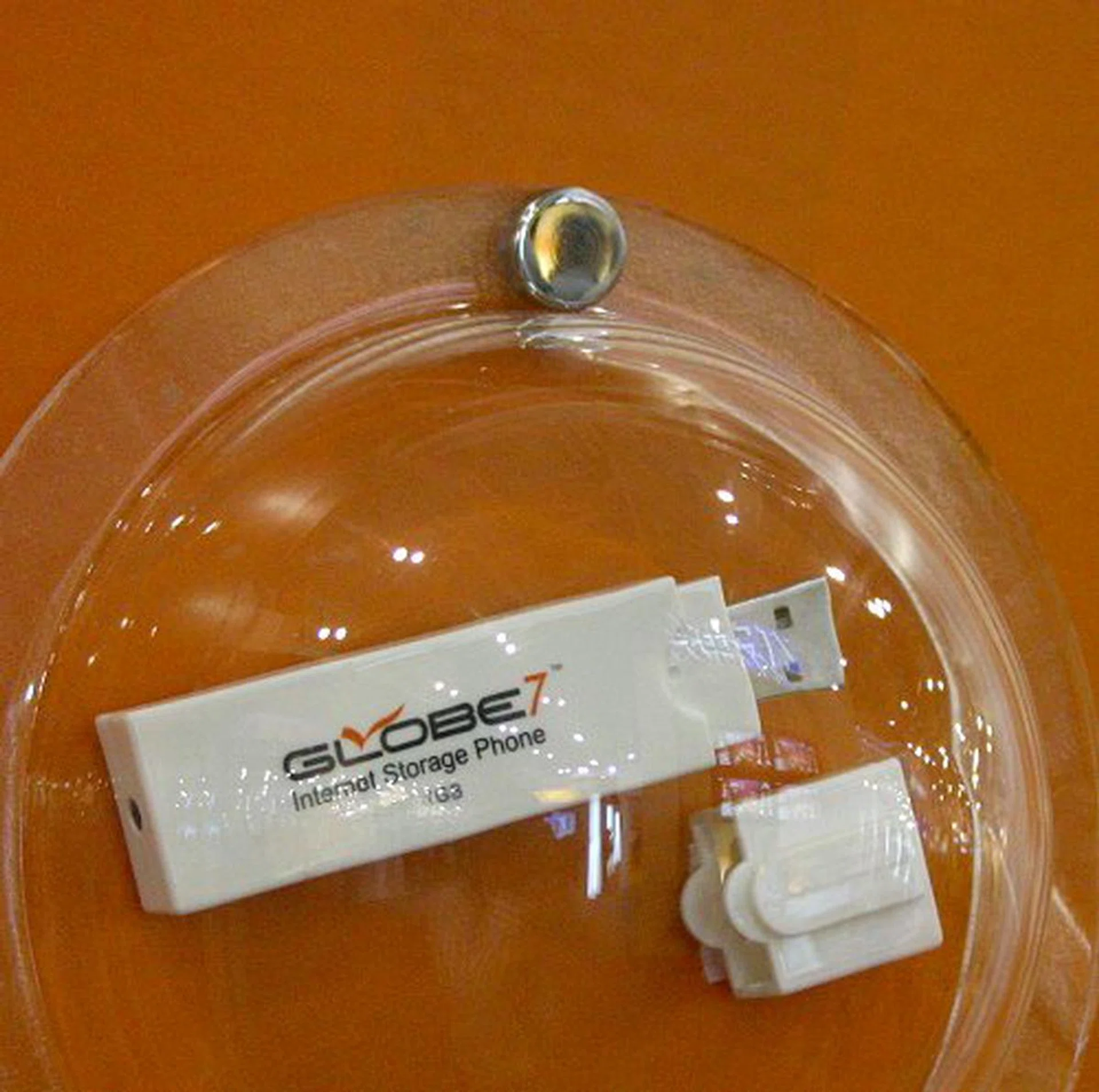  Offering more portability and even storage is the Globe7 Internet Storage Phone. This product comes with 1GB of flash storage that you may use to save personal files. As it comes preloaded with Globe7 Soft Phone application, users are not required to install any application to start conducting VoIP calls.  