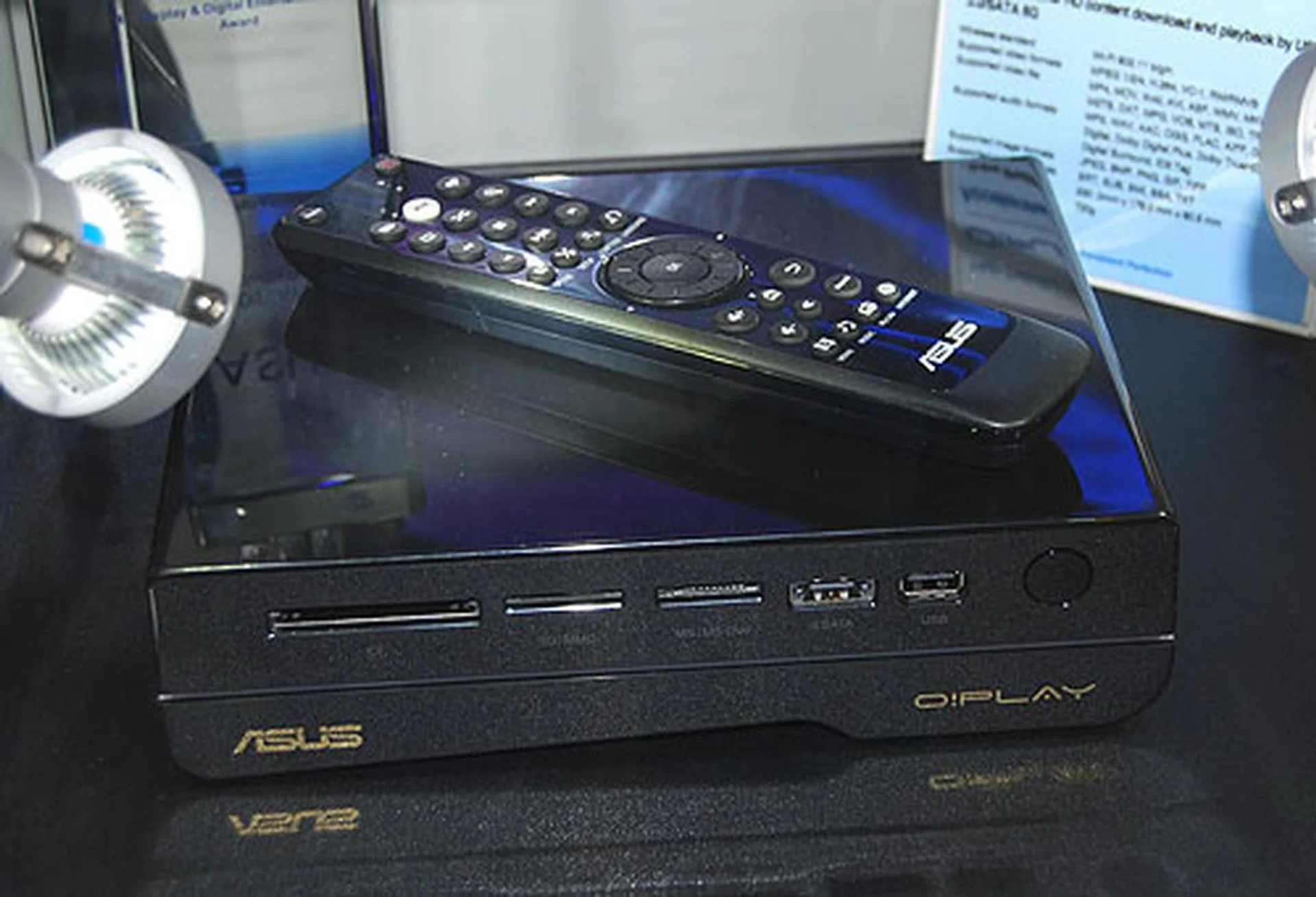 The latest in ASUS' line of O!Play HD media player is the Gallery, which was announced in April. This full HD media player is touted to enable easy transfer of media content from the PC to the TV, supports SATA 6Gbps HDDs and USB 3.0. 