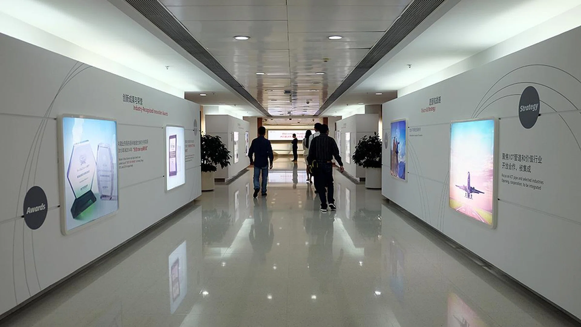 In the business end of things, décor is modern and minimalistic.