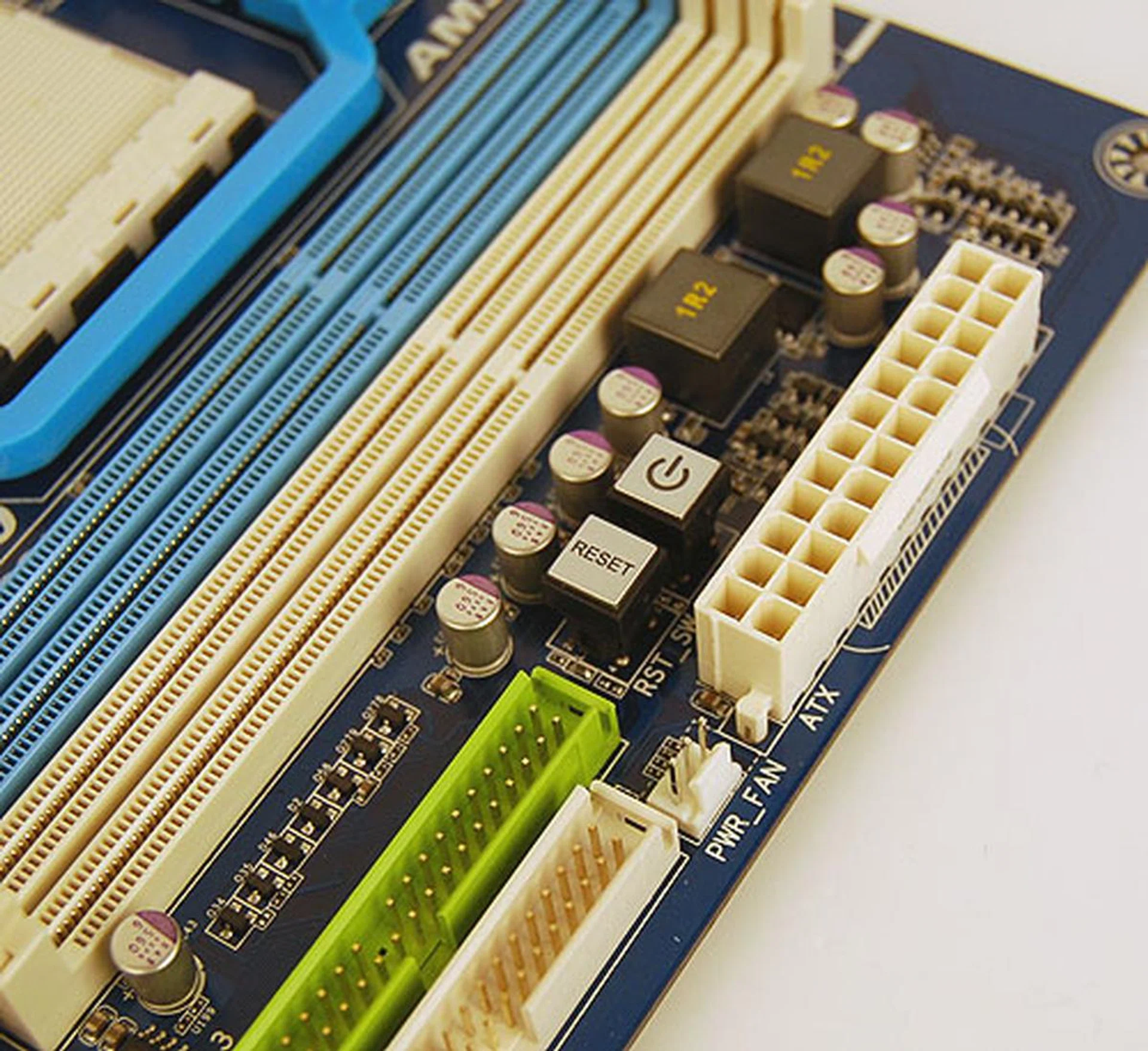 We initially assumed that Gigabyte did not include the onboard power and reset buttons but it turns out that they are hidden here in a rather unconventional location. It's slightly less convenient no doubt but nothing serious.