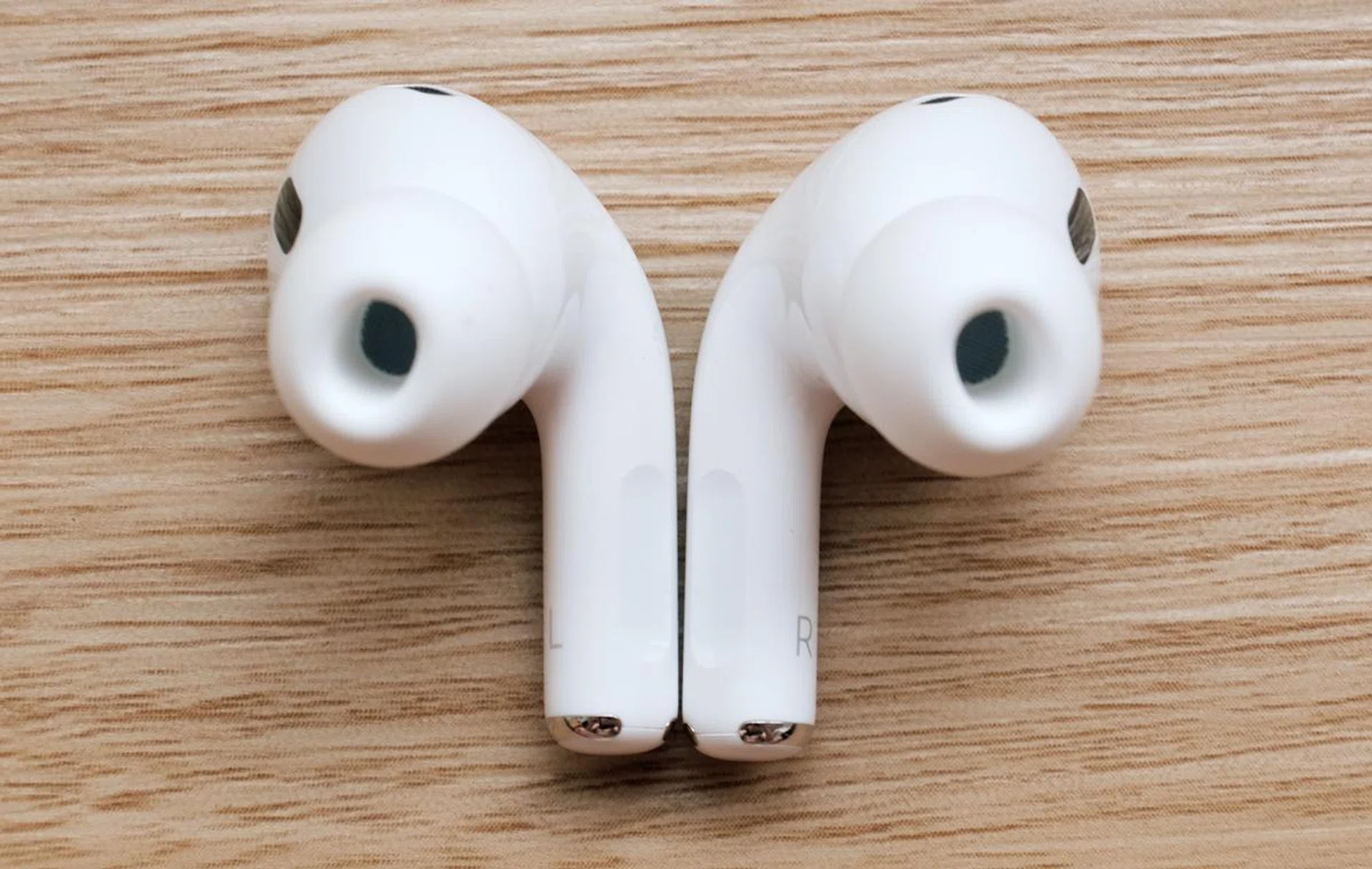 The earbuds are the same too. In fact, they are interchangeable and will fit the old Lightning port charging case.