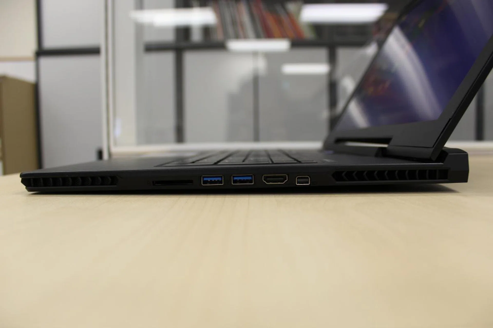 The right side is less packed, with two more USB 3.0 ports, an HDMI and mini-DisplayPort port and the SD card slot.
