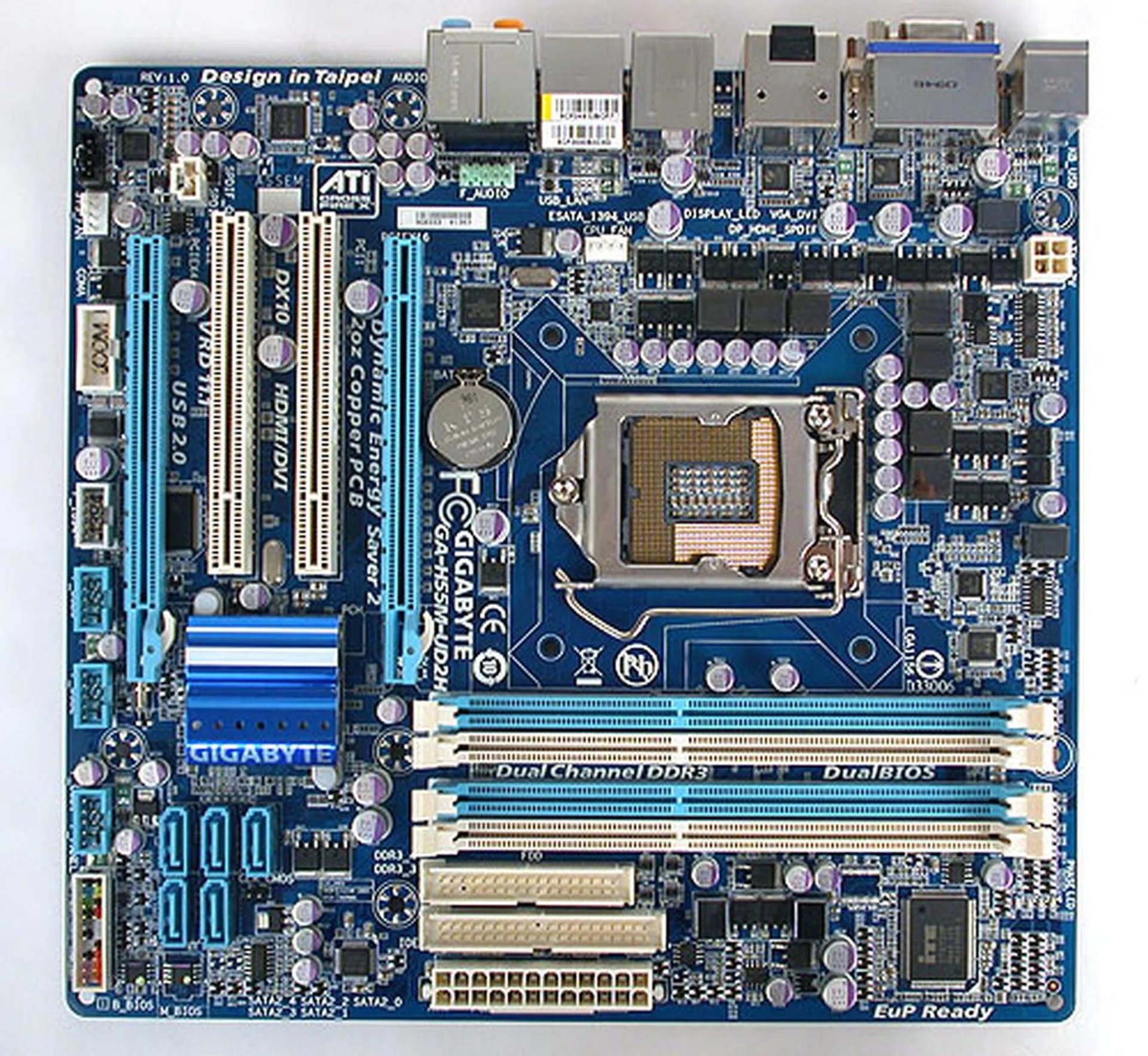 Besides the familiar exterior design scheme, this Gigabyte board has the company's now-standard Ultra Durable feature that doubles the amount of copper in the PCB. This means this board weighs slightly more than its competitors, but more importantly, it improves electrical impedance and lowers PCB operating temperatures.