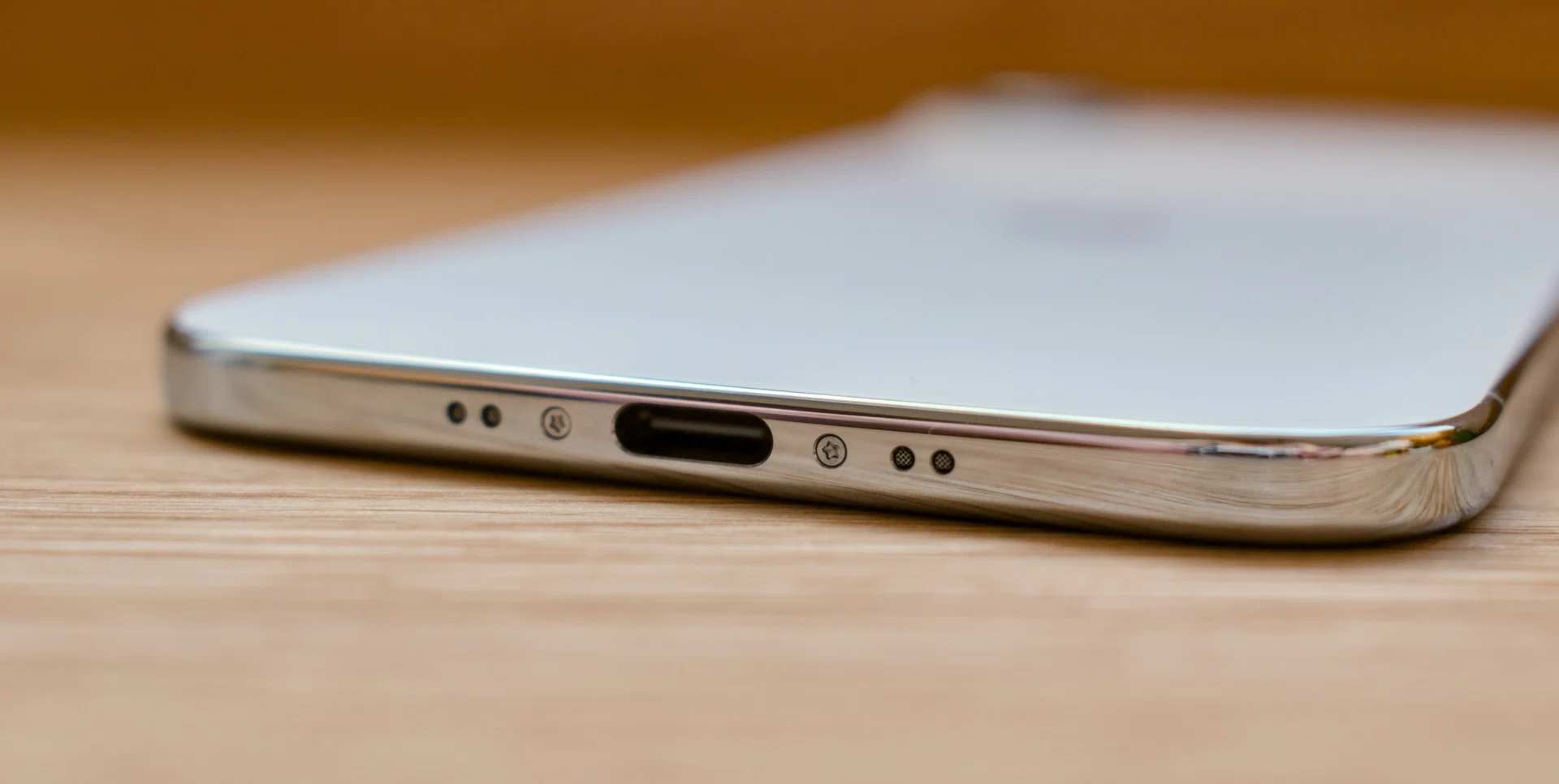 iPhone Air USB-C port