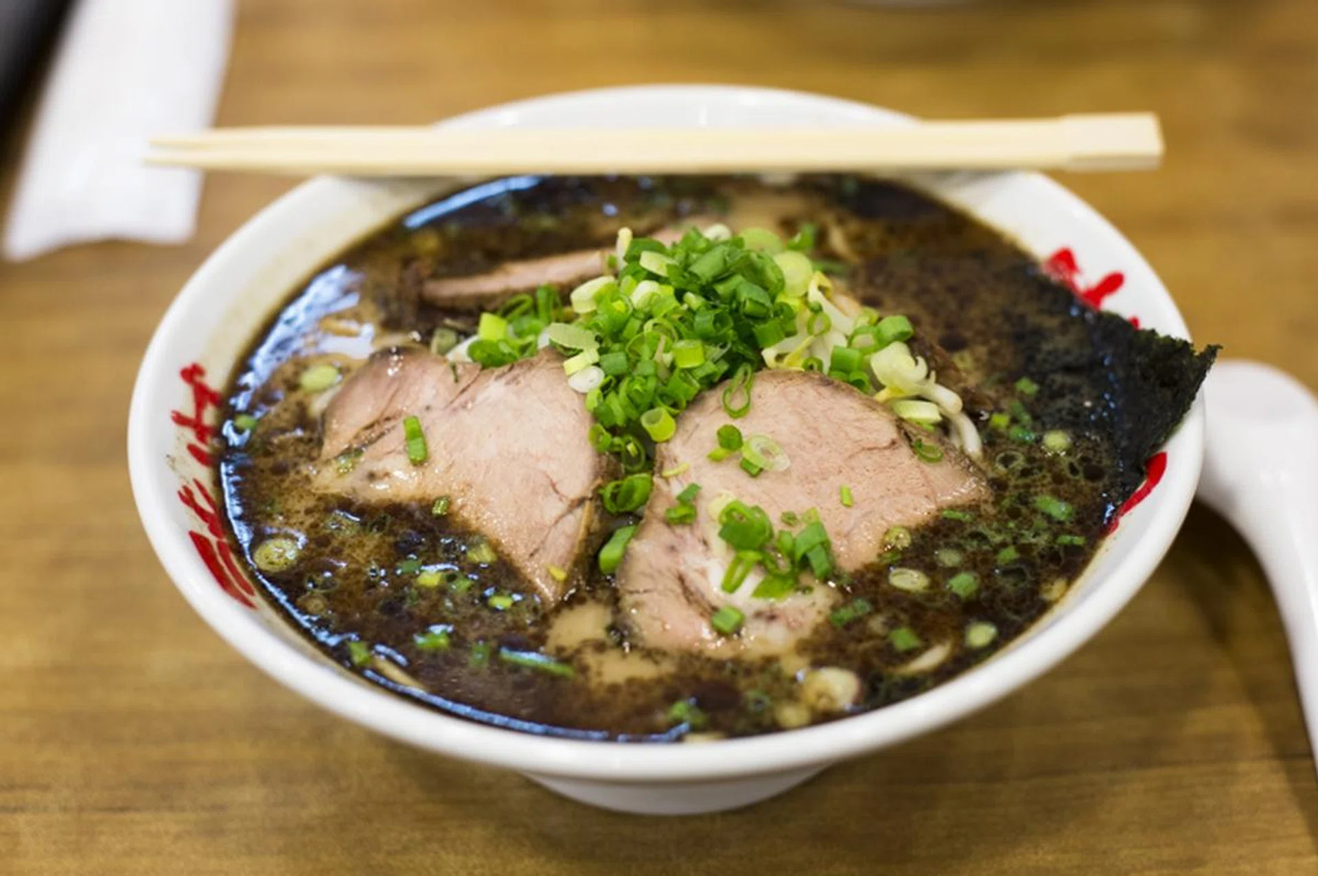 f/4 at 50mm, 1/30 sec, ISO 1400.