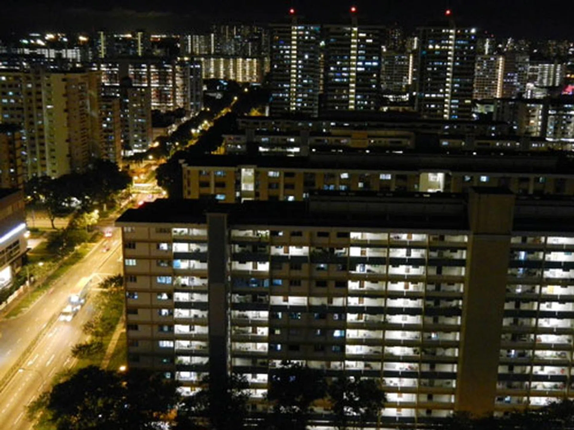 f/4 at 7.7mm, 1/4 sec, ISO1600.