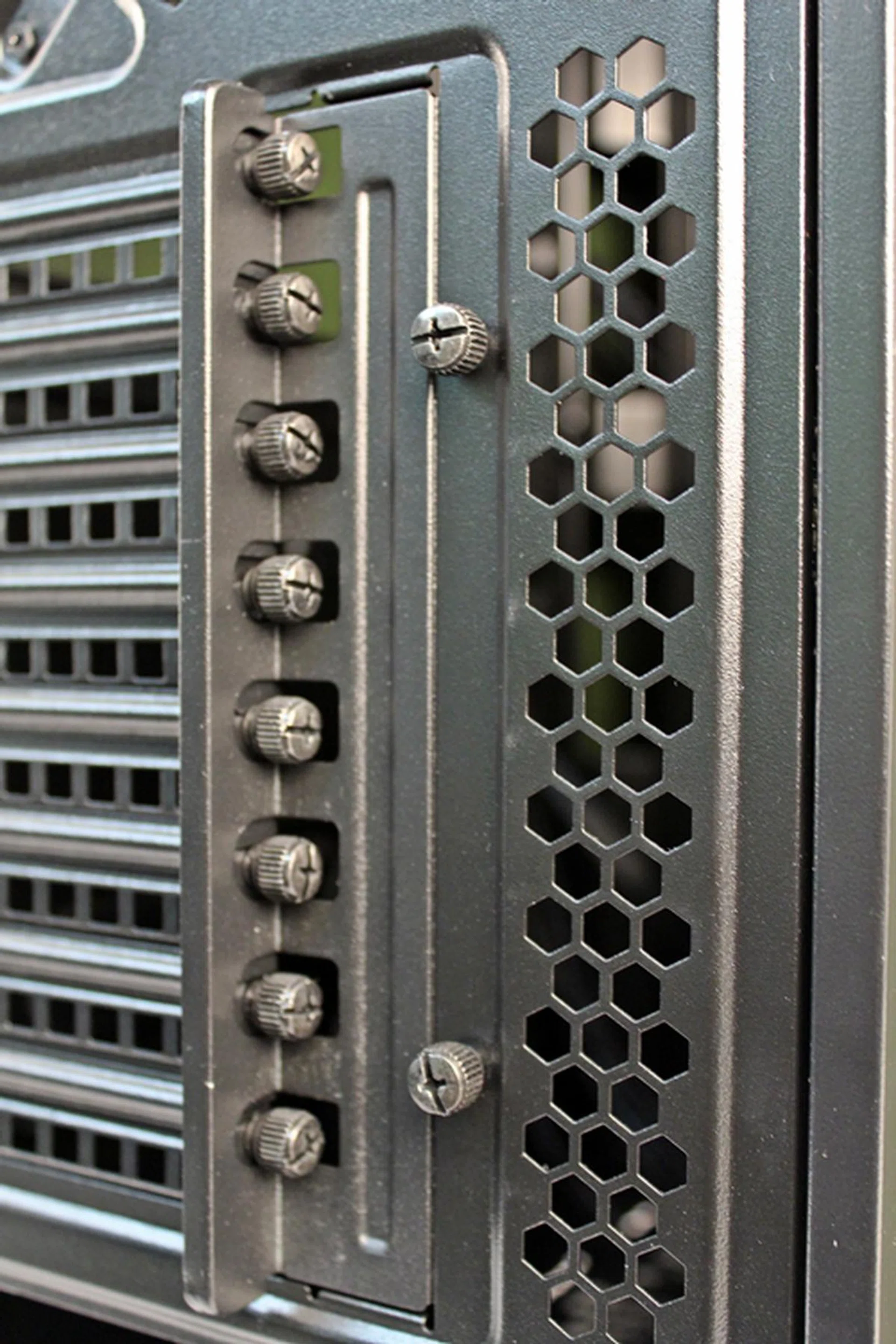 The retaining bracket gives additional fastening to the eight expansion-slot covers that are held in place by individual thumbscrews.