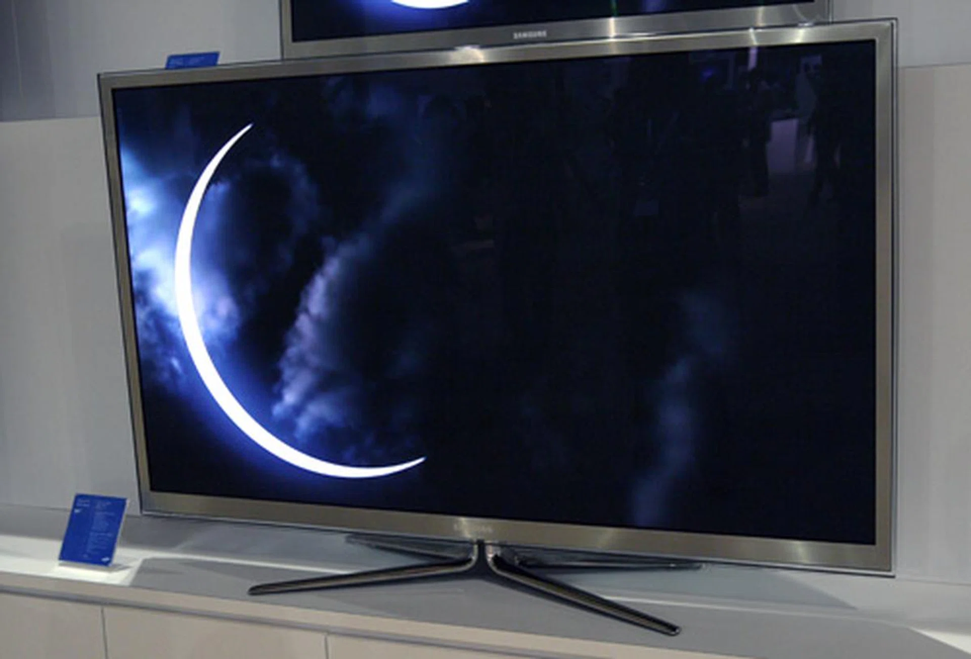 Dark skies and a crescent moon highlight the black-level prowess of the Series 8 (aka D8000) PDP. This 64-incher comes equipped with a Real Black Filter, web browser and built-in WiFi. As mentioned, it also touts Samsung's "Plasma +1" design with one inch more of screen estate.