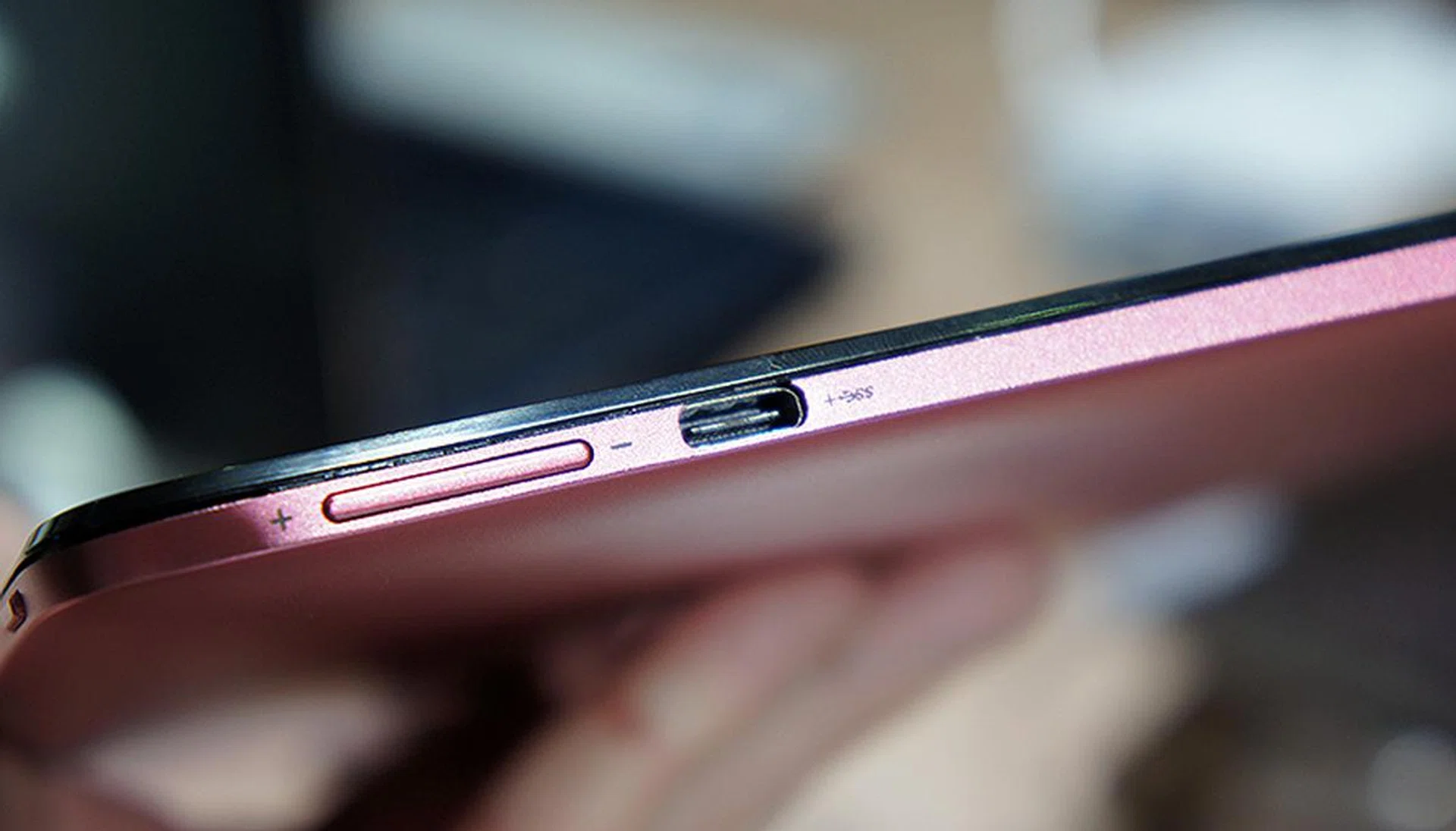 The Transformer Book T100HA also has a single USB Type-C port.