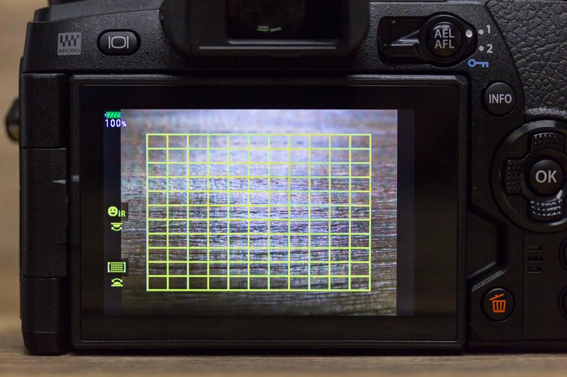 What it looks like now when you tap the d-pad. Instead of letting you take over AF point selection immediately, the Mark II waits for you to change AF modes using the twin control dials (see the icons on the left, representing what you can change with the dials).