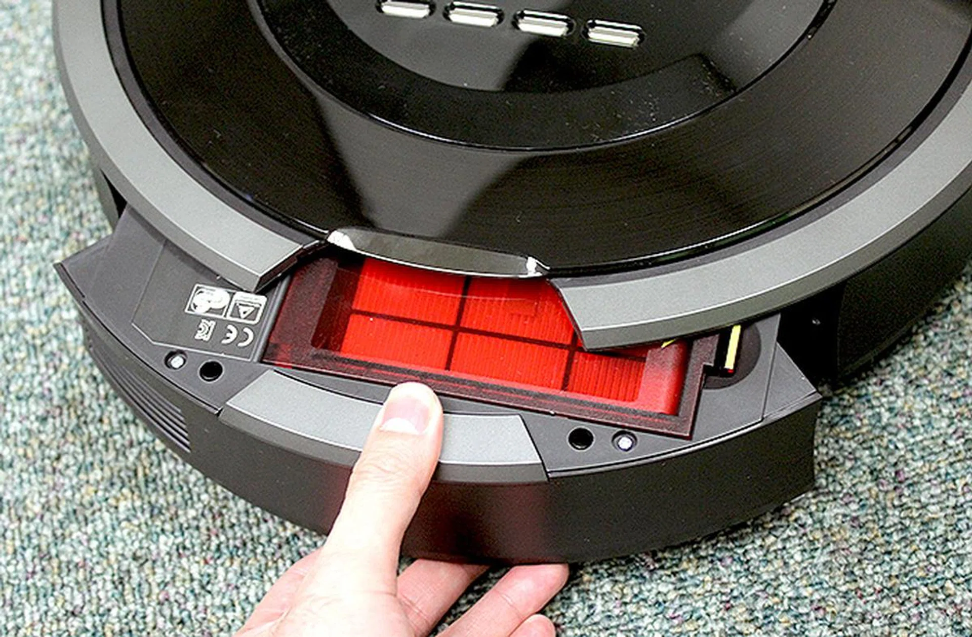 The bin can be released by pressing on the button on top, however, when pulling the bin out, some dust gets dislodged and creates a mess. The Roomba 880 also comes with an additional HEPA filter.