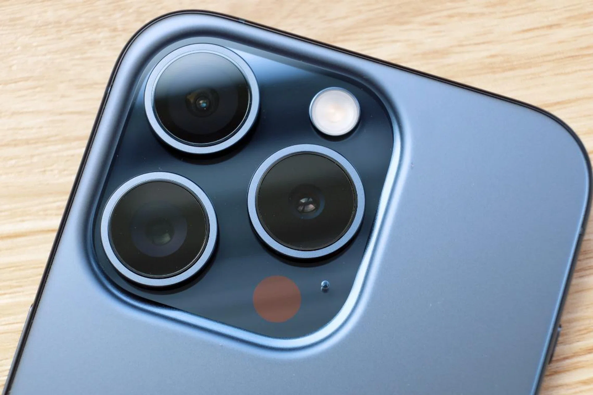 Samsung is tipped to join Sony in supplying camera sensors to Apple for the iPhone.