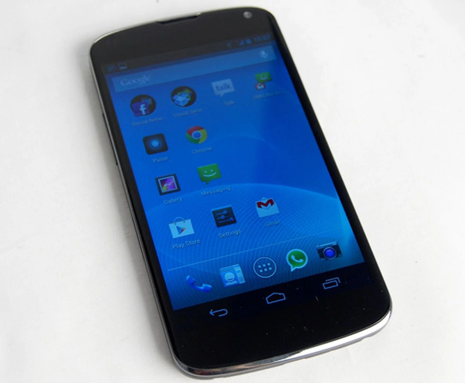 For the price that the LG Nexus 4 is commanding, there is no better alternative. However, do take note of its sub-par battery mileage and average imaging performance.