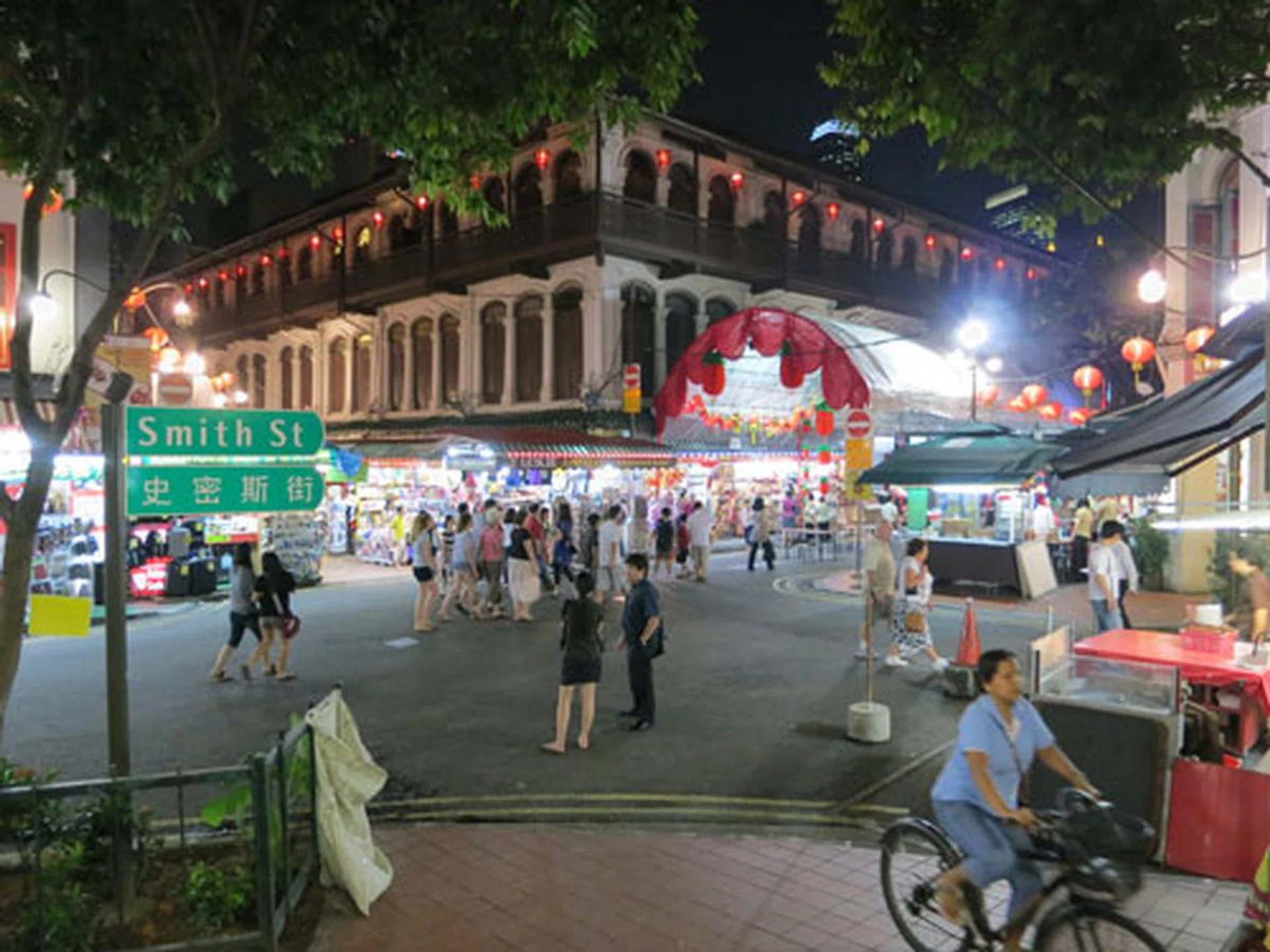 f/2 at 24mm (35mm equivalent), 1/30 sec, ISO640.