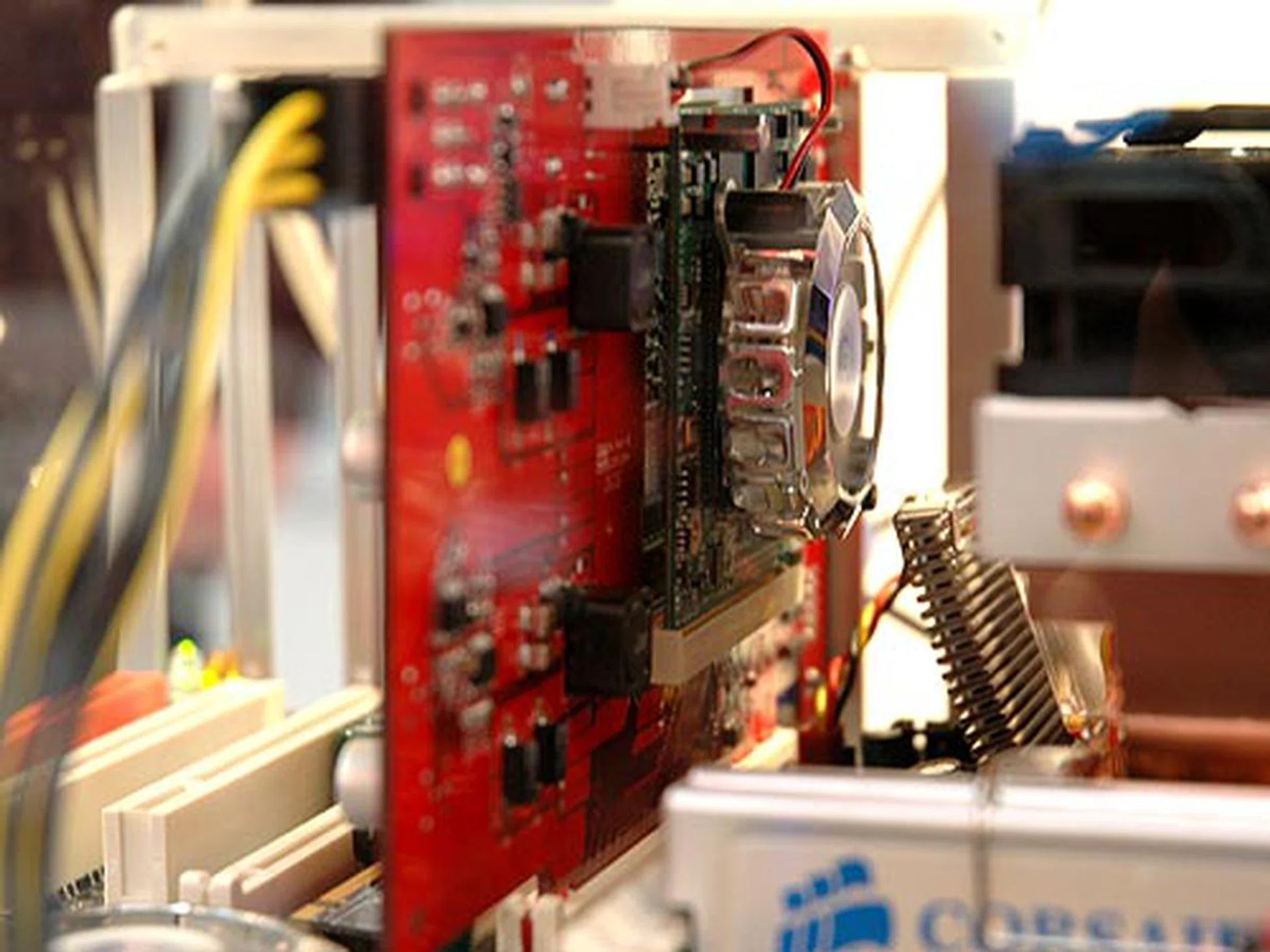 ... and on the other is the SLI-ed MXM card. This thoughtful design yields an overall smaller card than the original version we've reviewed early this year.