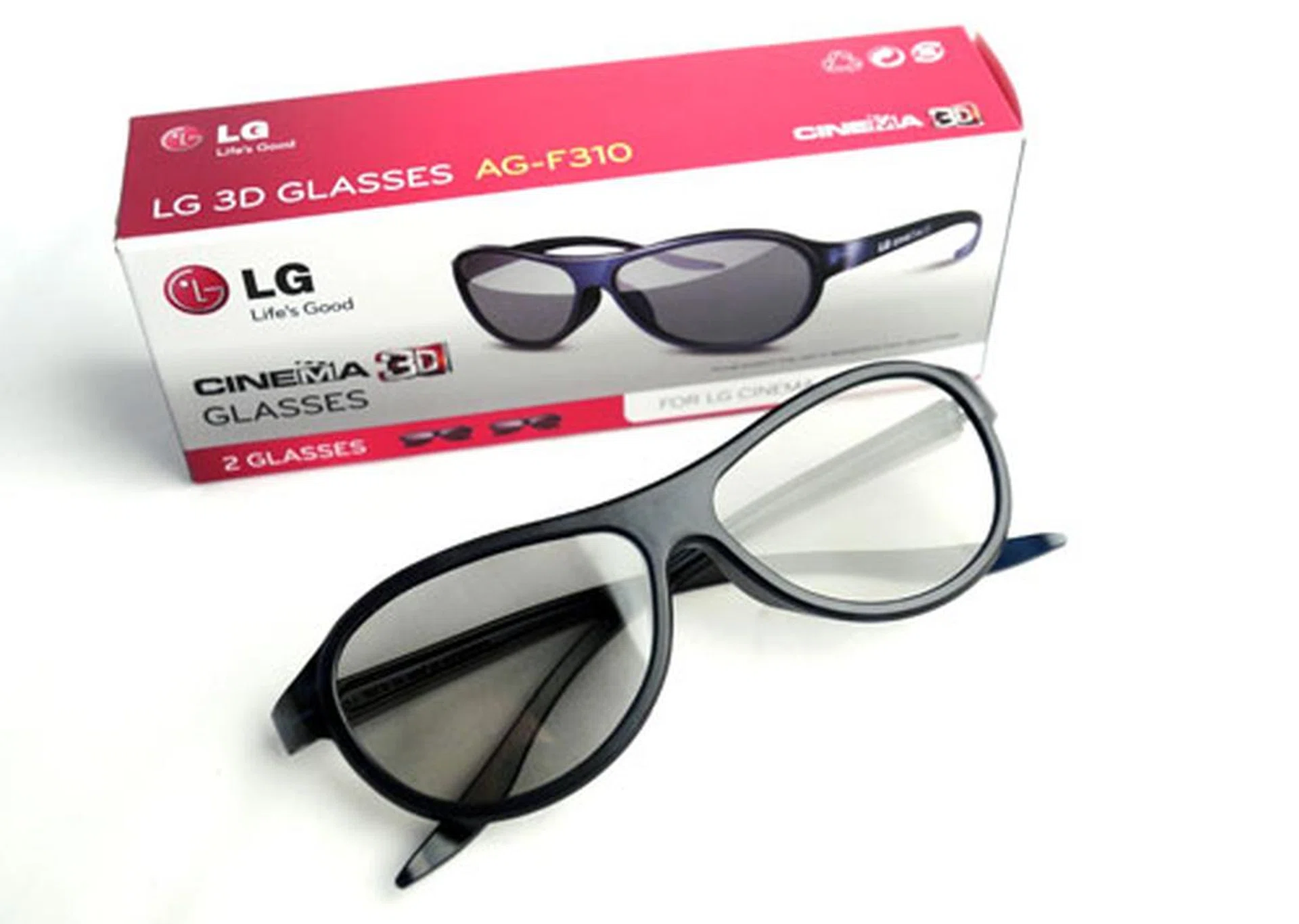 One of the advantages with regards to passive 3D TV technology is their awesomely light and comfortable eyewear. LG is throwing in four pairs of the AG-F310 with the LM9600 Cinema 3D TV. 