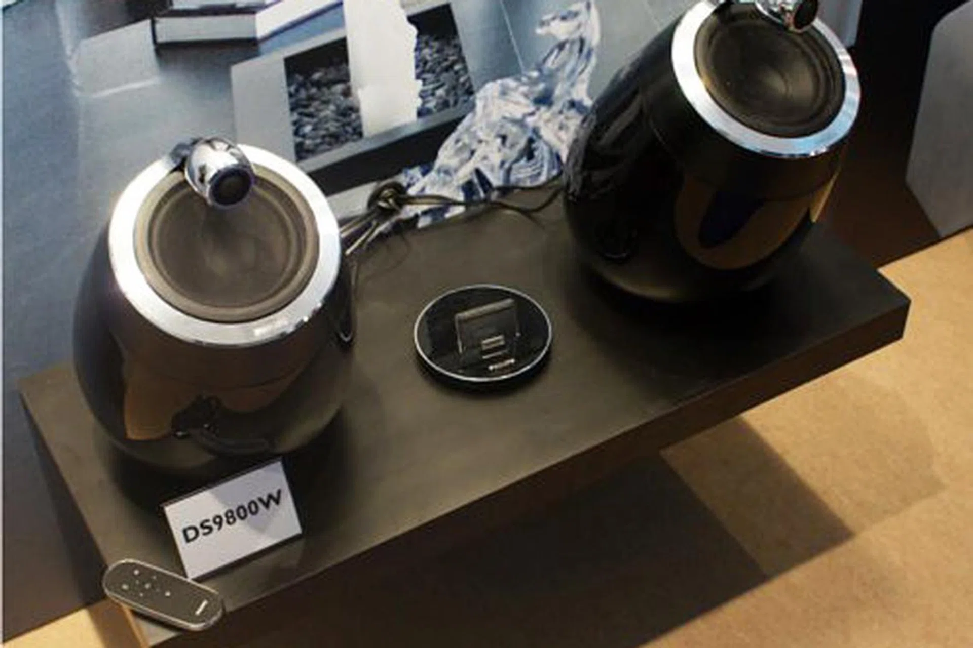 With their creative launch event, Philips wanted to underscore their aim to put a "Fidelio In Every Room". Here is one model nesting in the living room.