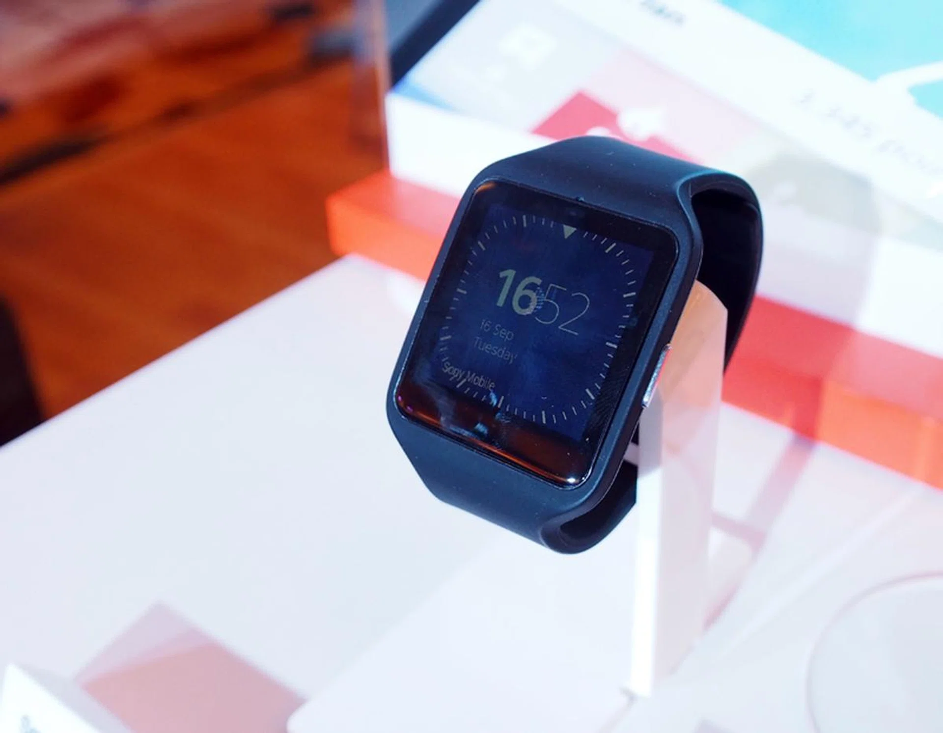 The SmartWatch 3 is fitted with a black, silicon strap, but pink and white straps will also be available.