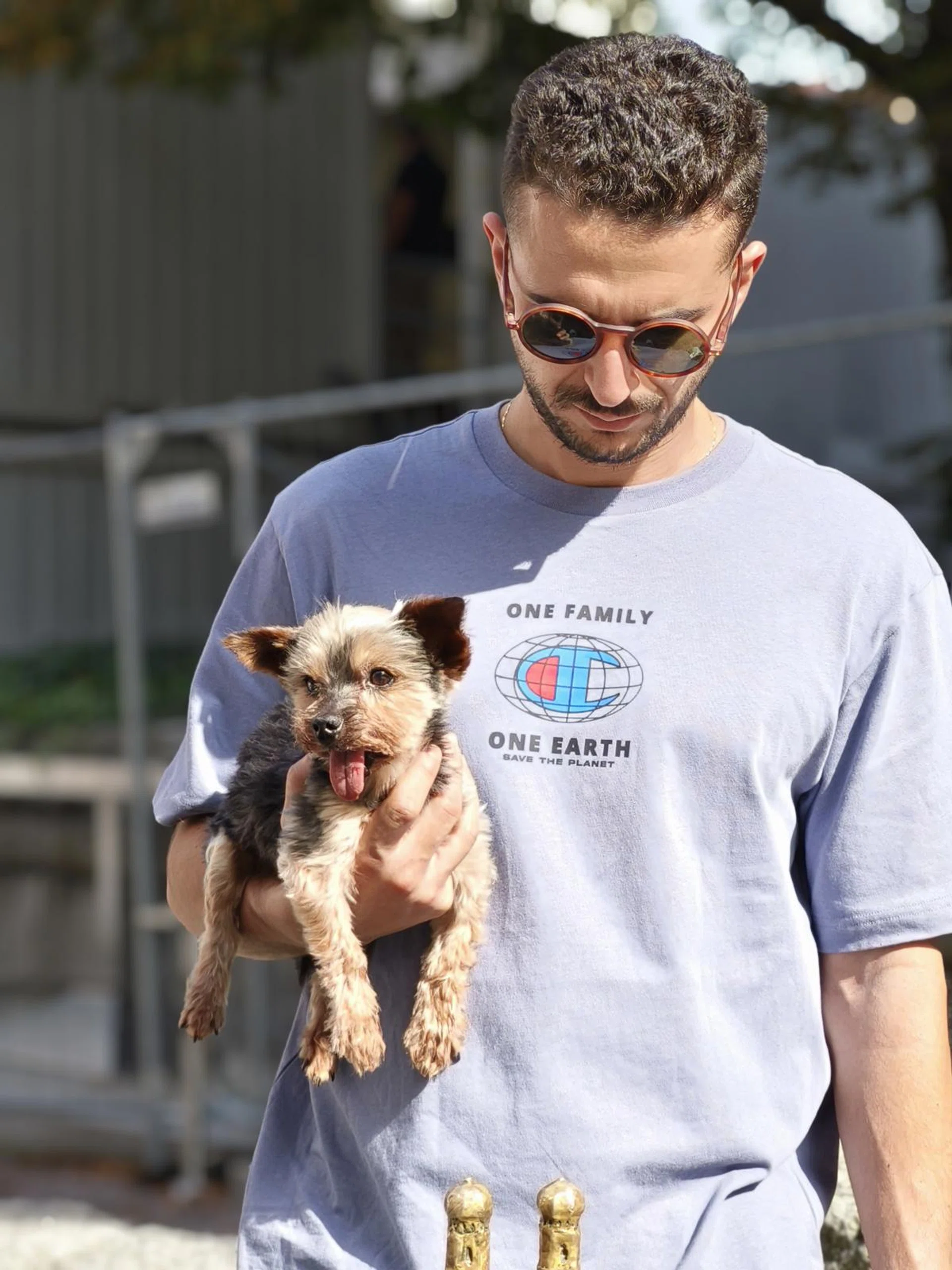 85mm, portrait mode, automatic settings, focused on dog. Photo: HWZ.