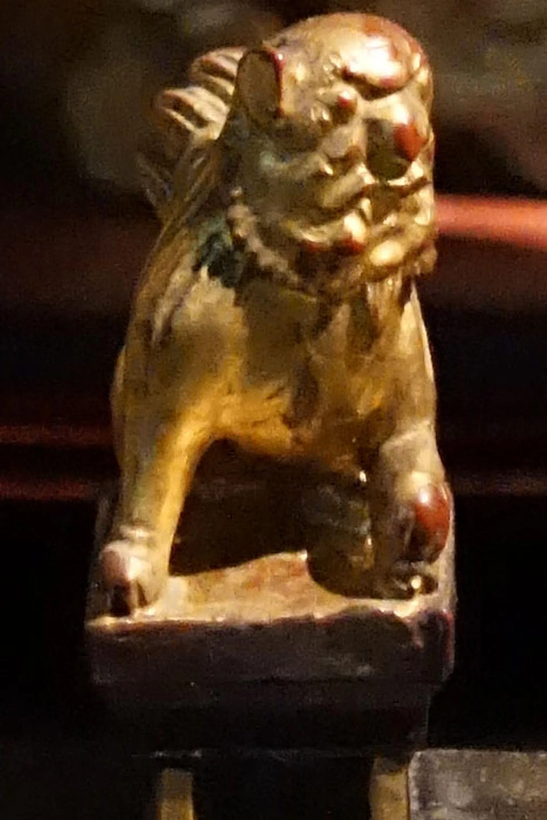 Compressed 100% crop.