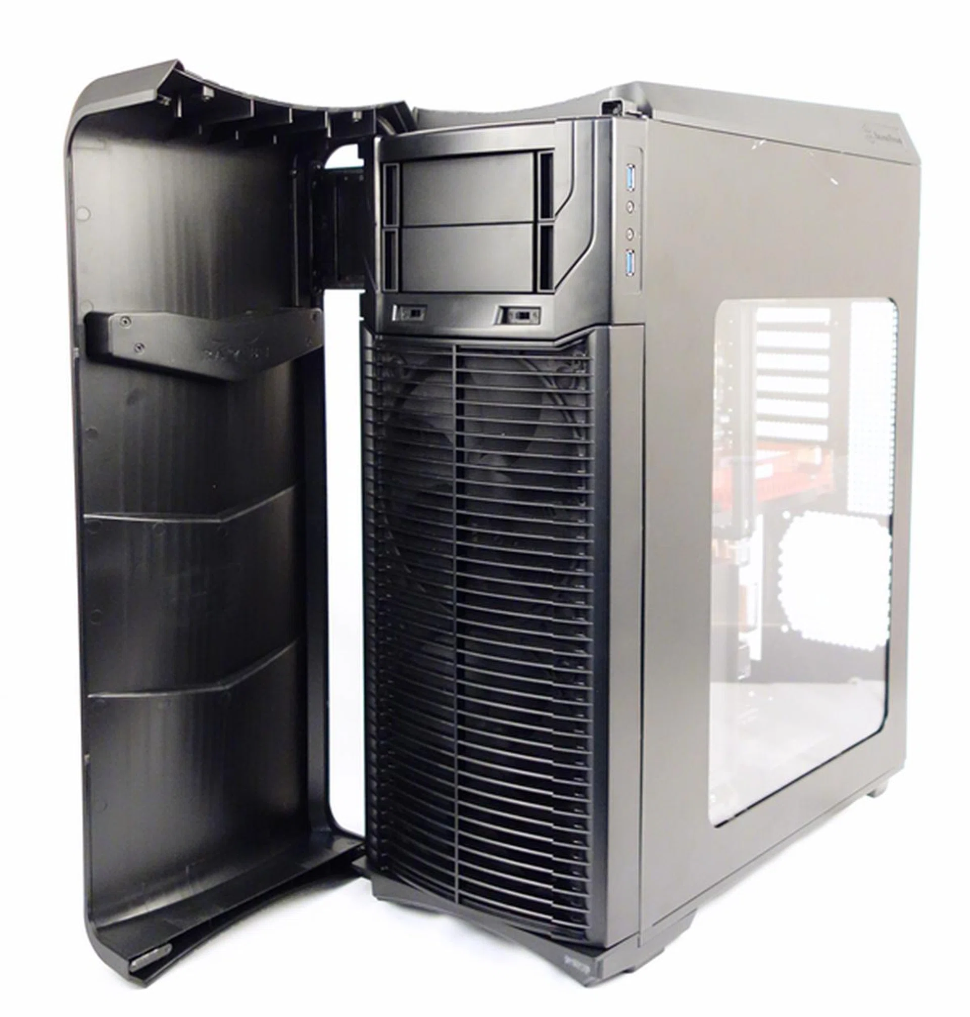 The SilverStone Raven RV04 sports a uniquely designed appearance; however, due to its limited cooling options, it may have painted itself into a corner.