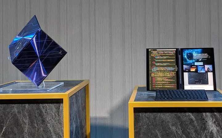 Dual screens may be about to make a comeback.