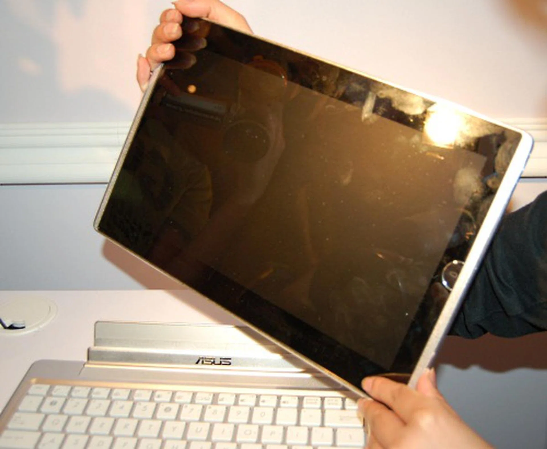 ASUS also has a docking station with a keyboard for those frequent moments when touch can't cut it anymore, like productivity apps. It looks to be a simple plug and play concept here.