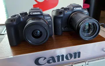 Canon EOS R10 (left) and Canon EOS R7 (right).