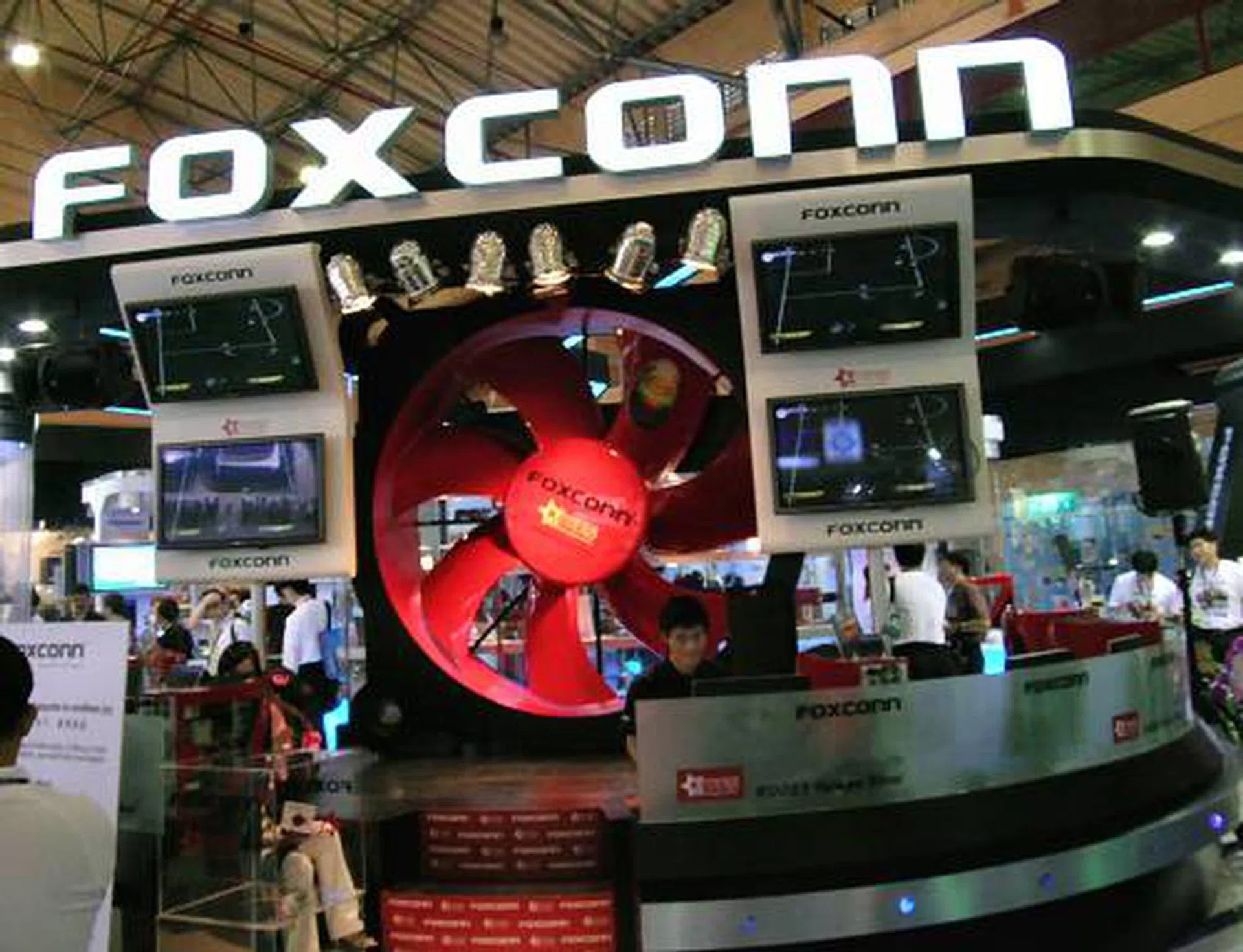 Back at Foxconn's booth, it is the calm before the storm as Foxconn is one of the global sponsors for the KODE5 gaming tournament and today just happens to be the finals.