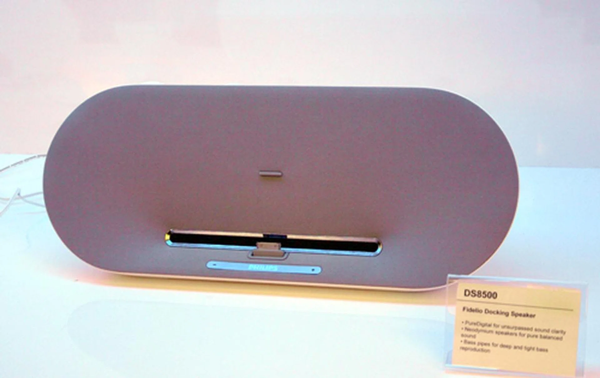 You've met the black and brown iteration previously. Now meet the white and grey offshoot of the new Fidelio docking speaker. It is compatible with any iPod or iPhone, and comes with a control panel designed with proximity sensors. The Fidelio is yours for $699.