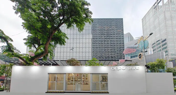 OPPO STUDIO POP-UP along Orchard Road.