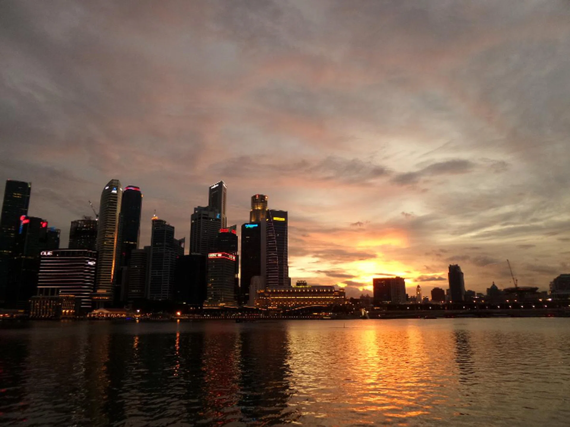 If you're not the type to meddle with the camera's settings, the Galaxy K Zoom has quite a few modes for the casual shooter. This was shot with the Sunset mode.
