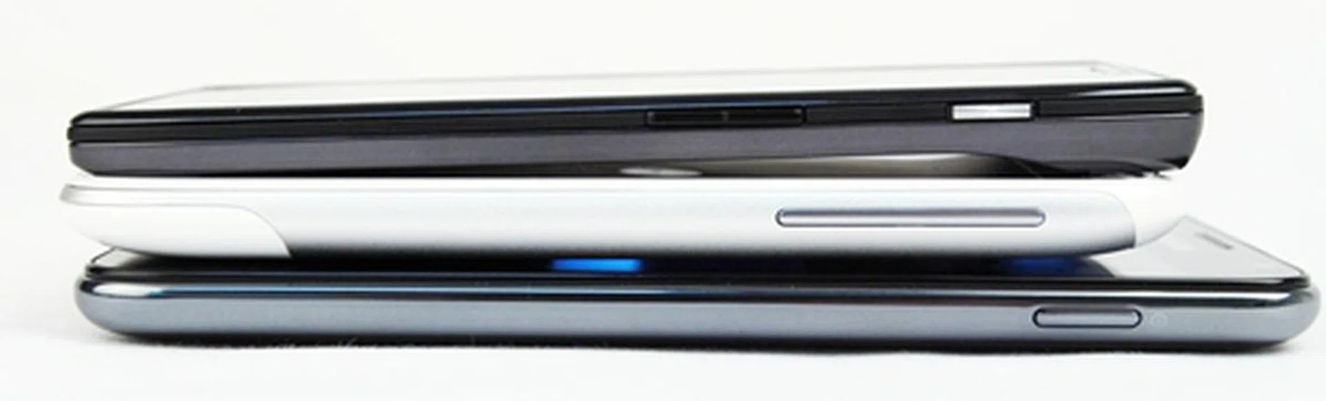 It's amazing that Samsung trimmed down the Galaxy Note (bottom) to a mere 9.7mm thin profile, which is a hairline thinner than 9.9mm HTC Sensation XL (middle). The Motorola Razr (top) still retains the title as the slimmest smartphone to date at 7.1mm (at its thinnest point).