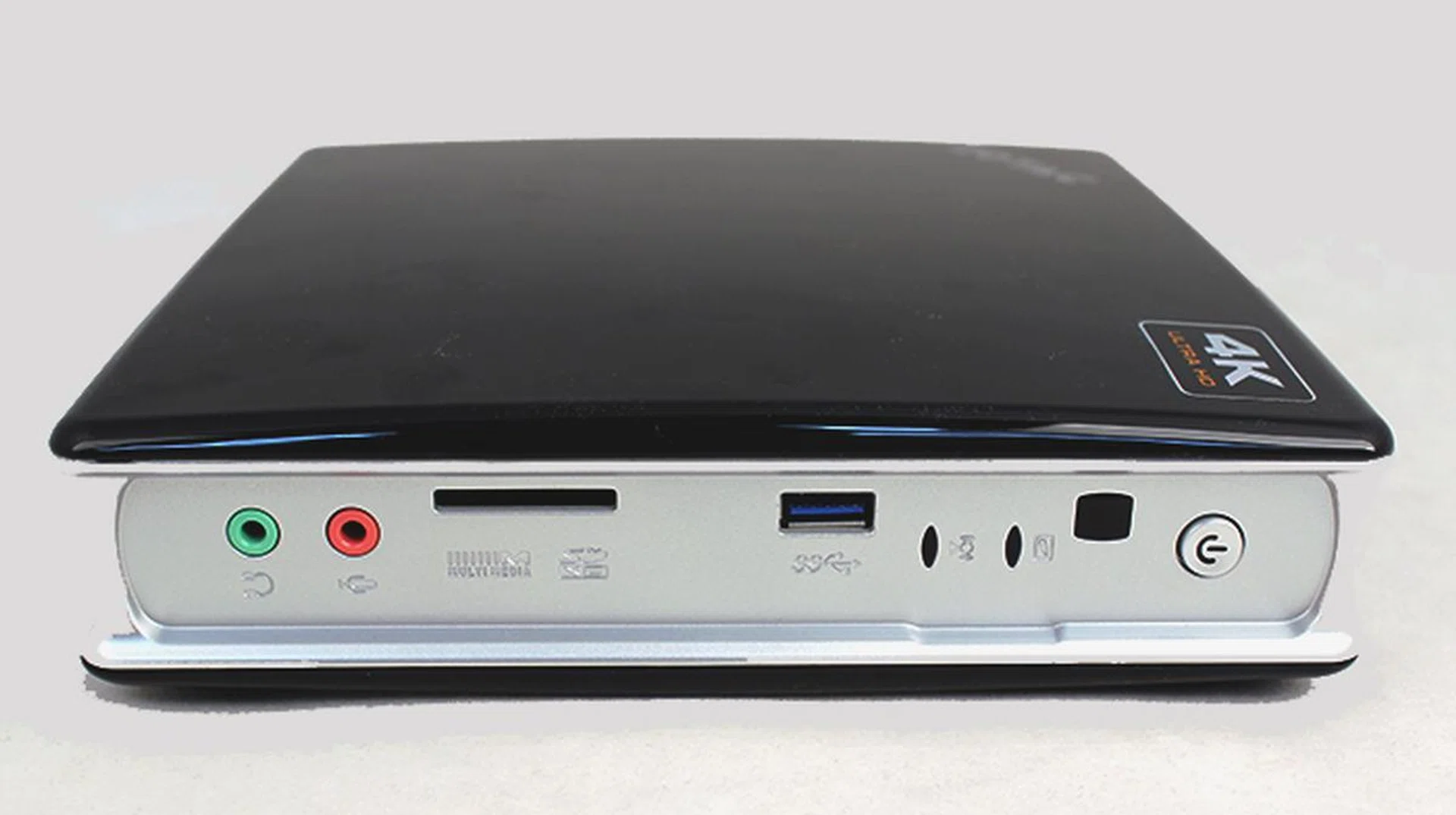 On the front panel users will find the headphones and microphone jacks as well as a memory card reader, a USB 3.0 port and power and HDD activity LED indicators.