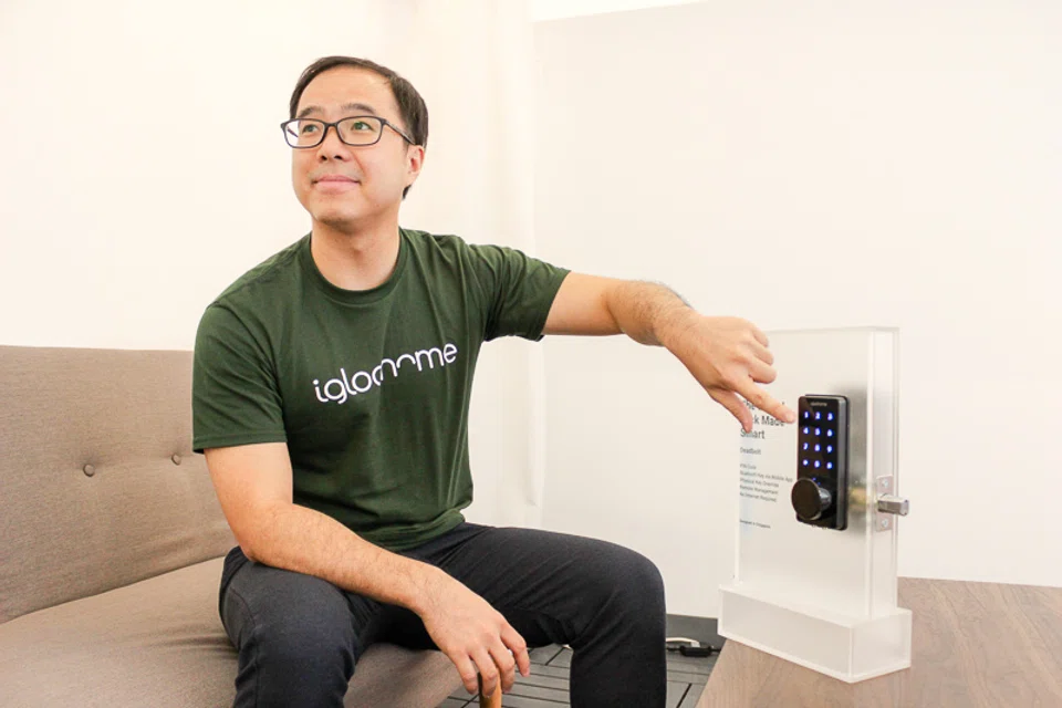 Anthony Chow, CEO and co-founder of Igloohome, shows me the Deadbolt 02, a smart lock that doesn’t require Wi-Fi to work.