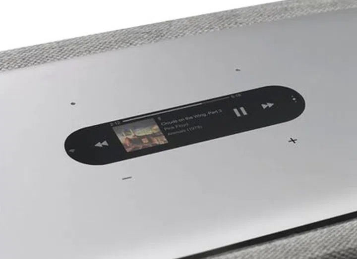 The touch screen shows you album artwork in full color.